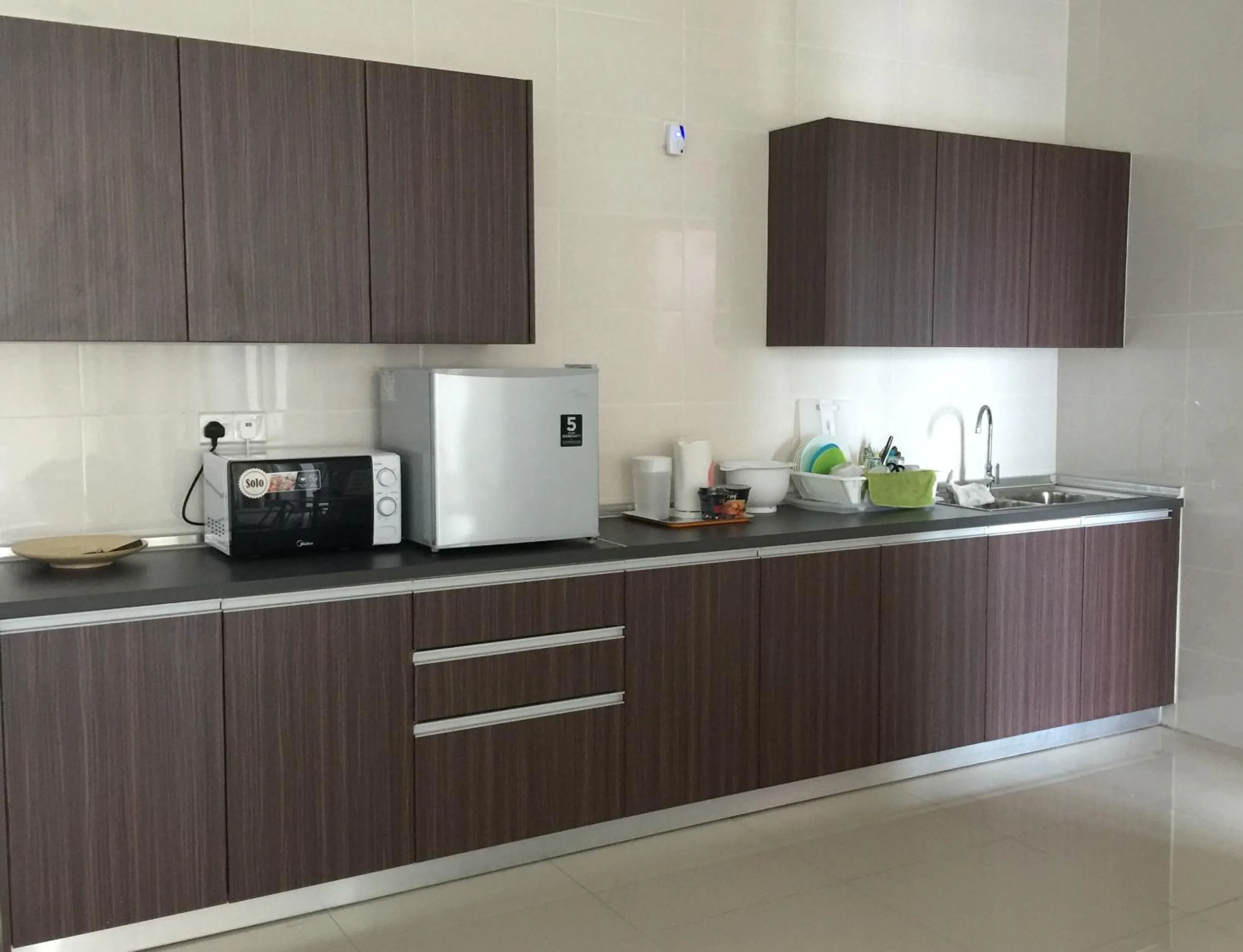 Kitchen or kitchenette in VIsta Home Homestay at Vista Alam