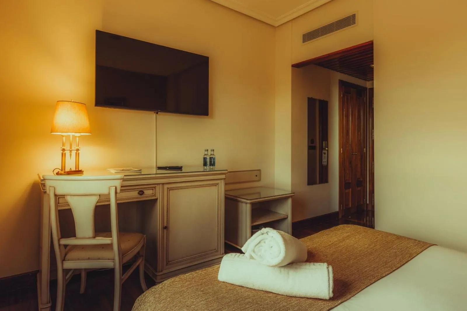 Bed in Hotel Conde Ansúrez