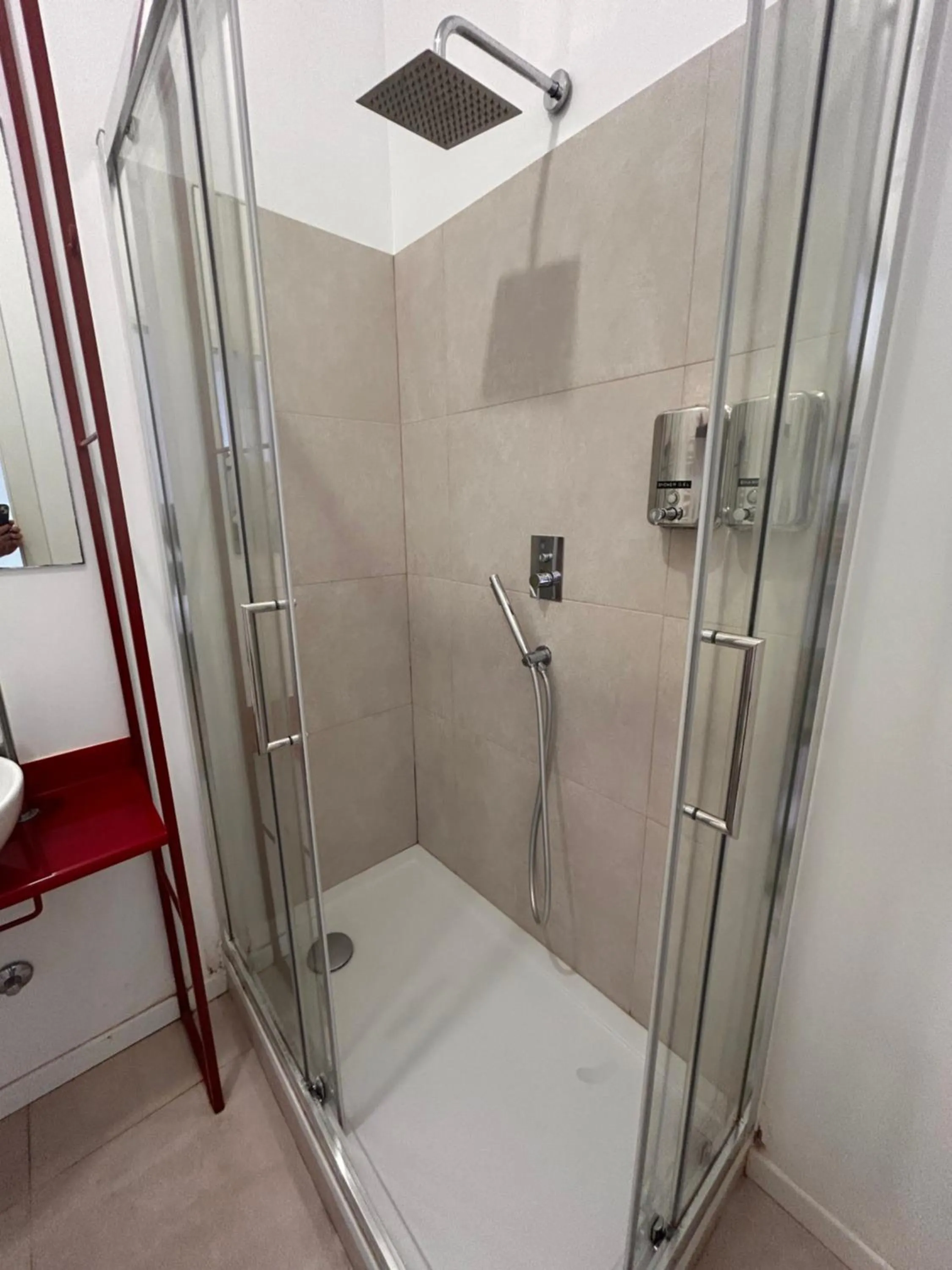 Shower in Suite Cardinale
