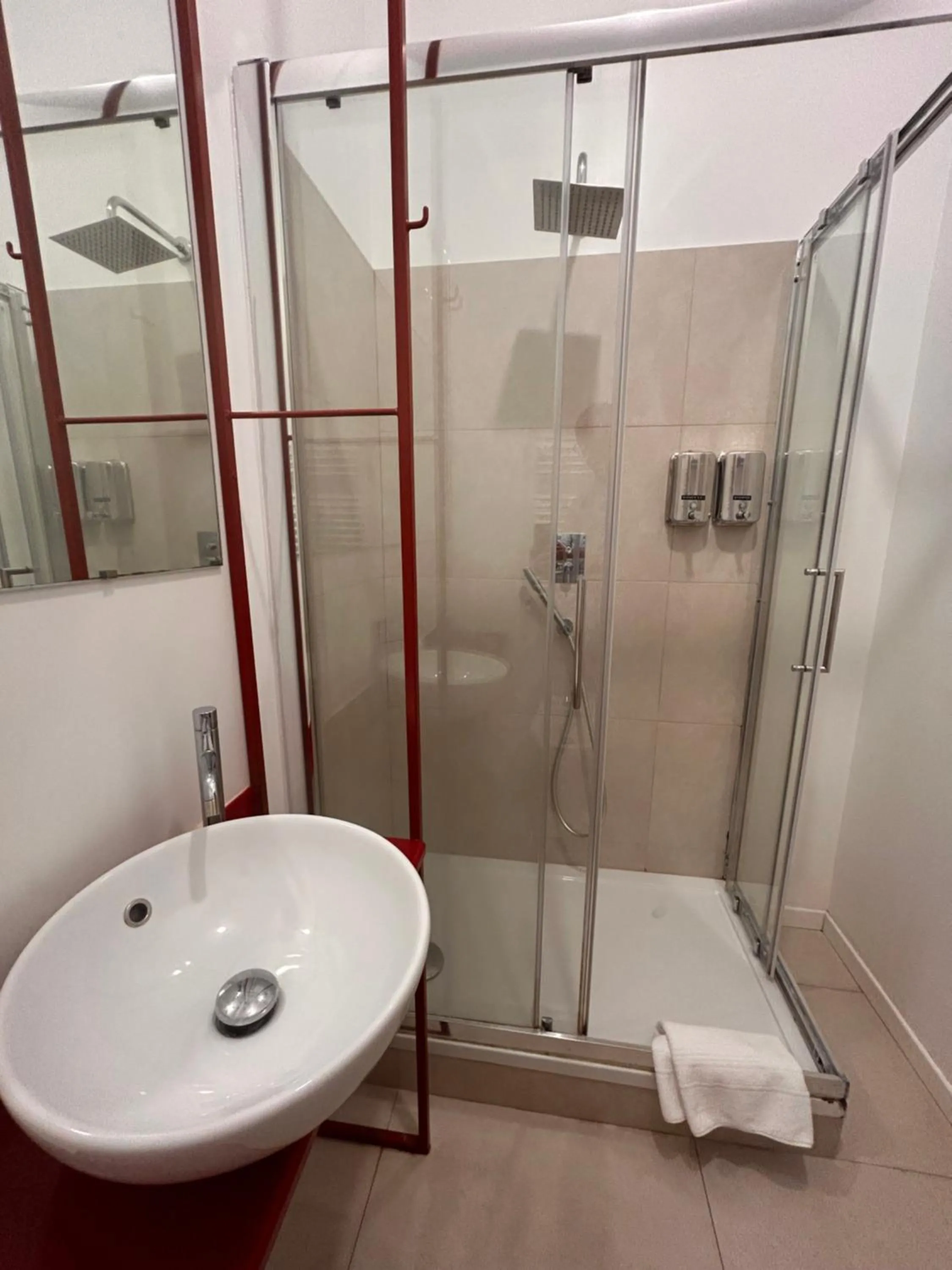 Shower in Suite Cardinale