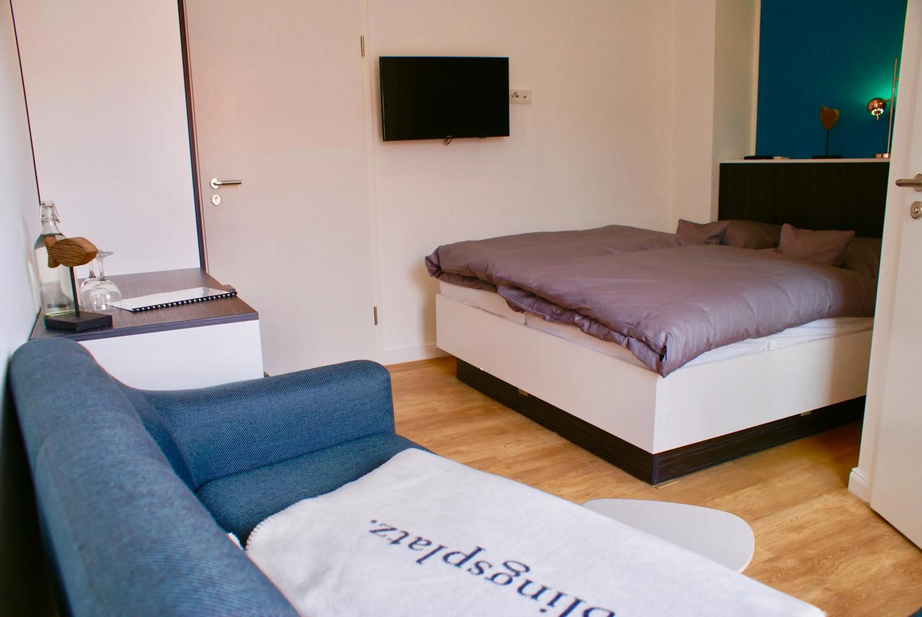 Photo of the whole room, Bed in Deichhotel Rose