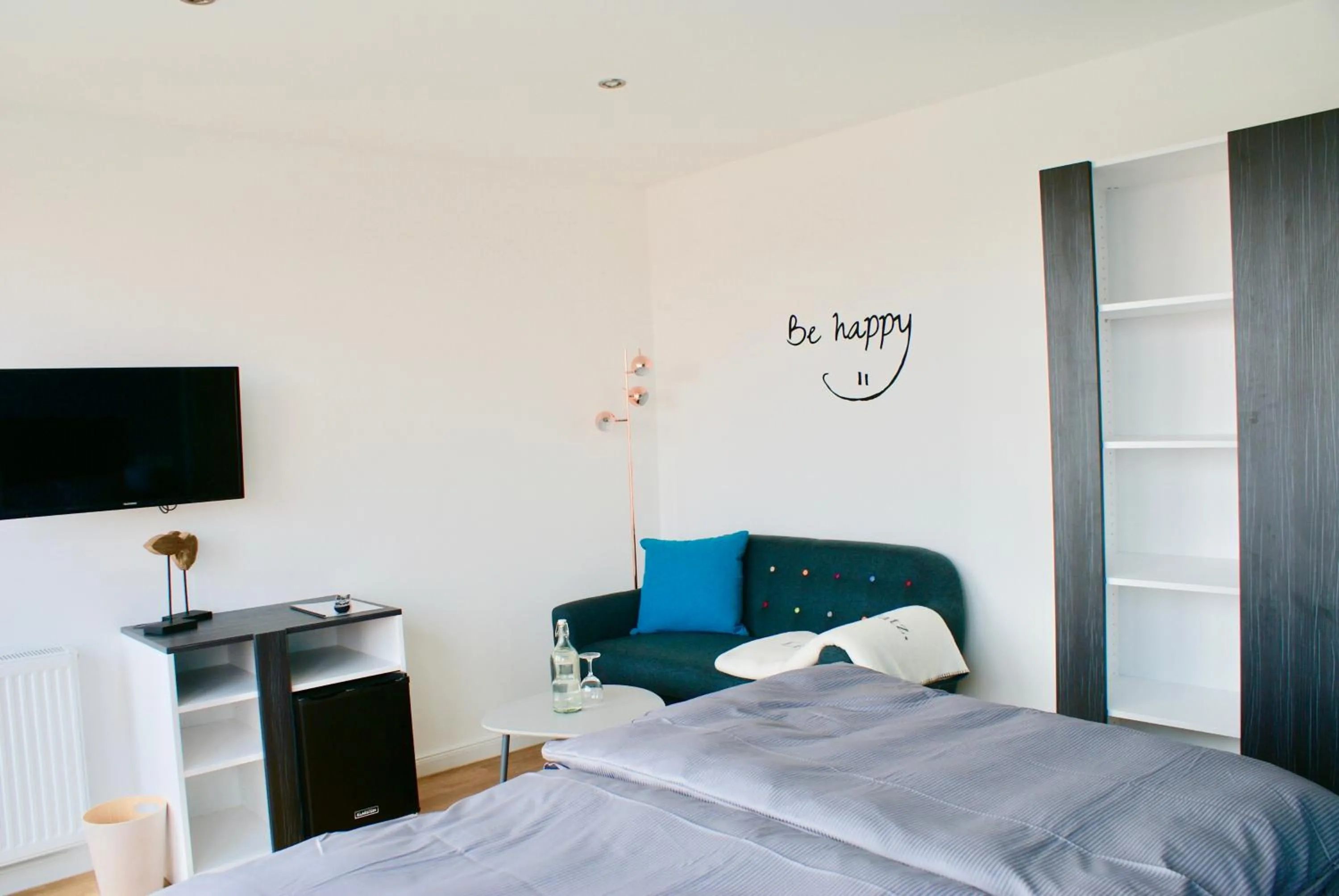 Photo of the whole room, Bed in Deichhotel Rose