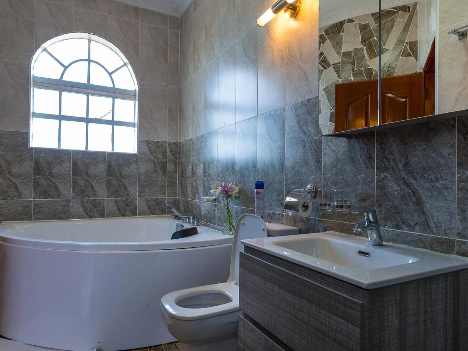 Bath in Comfort Gardens Sweetwaters