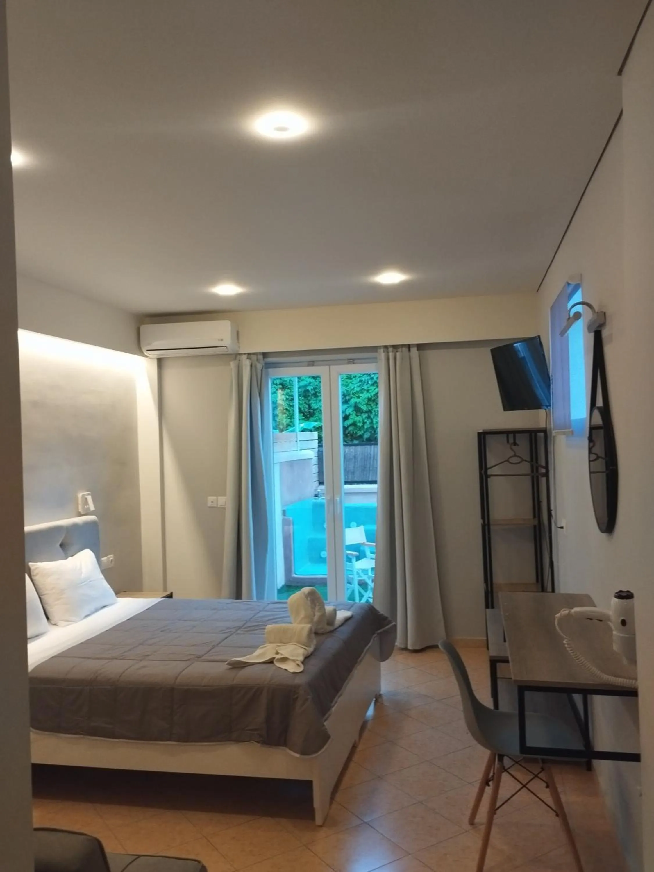 Bed in Cavo D' Oro Complex