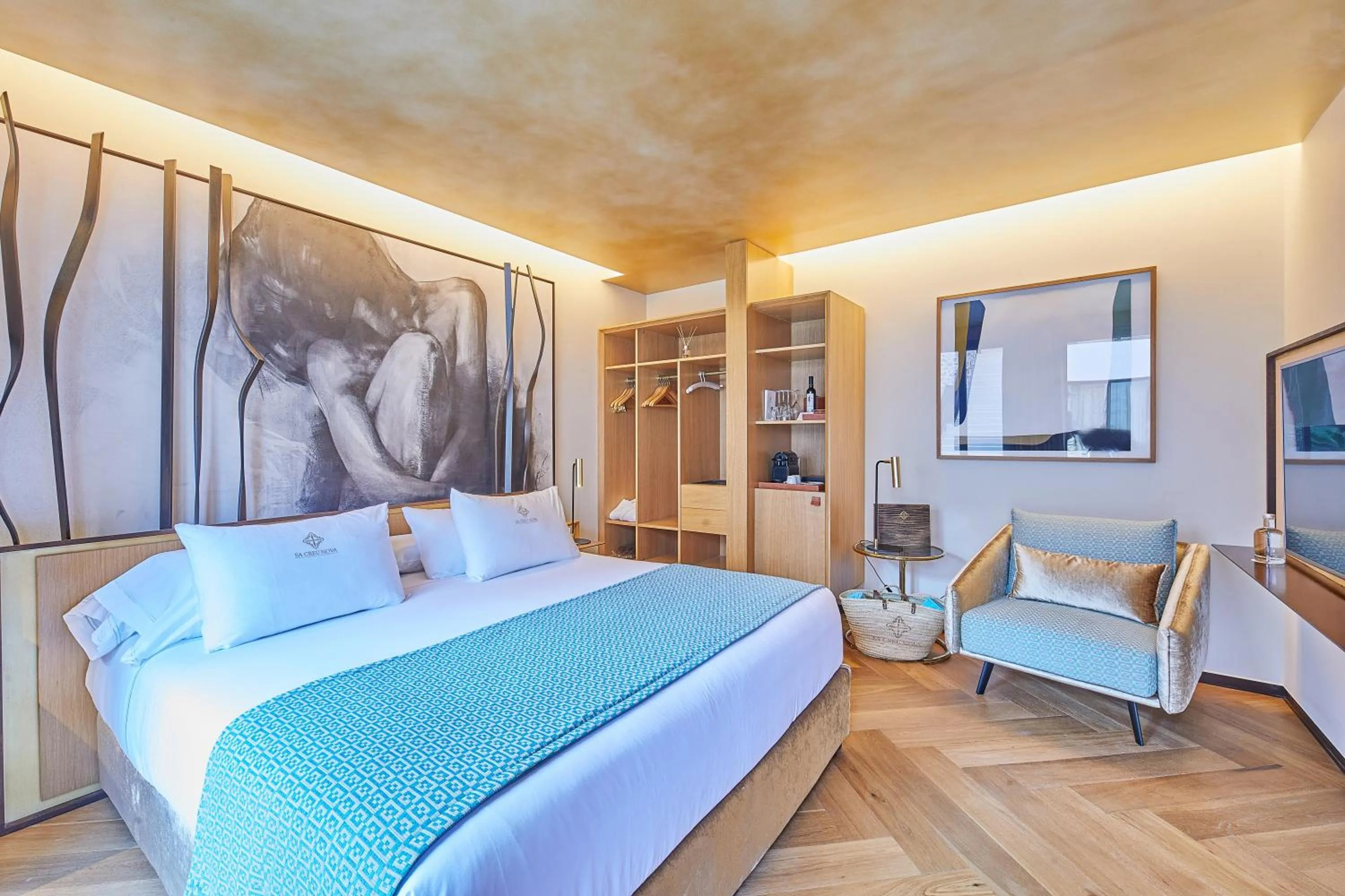 Photo of the whole room, Bed in Sa Creu Nova Petit Palais Art & Spa