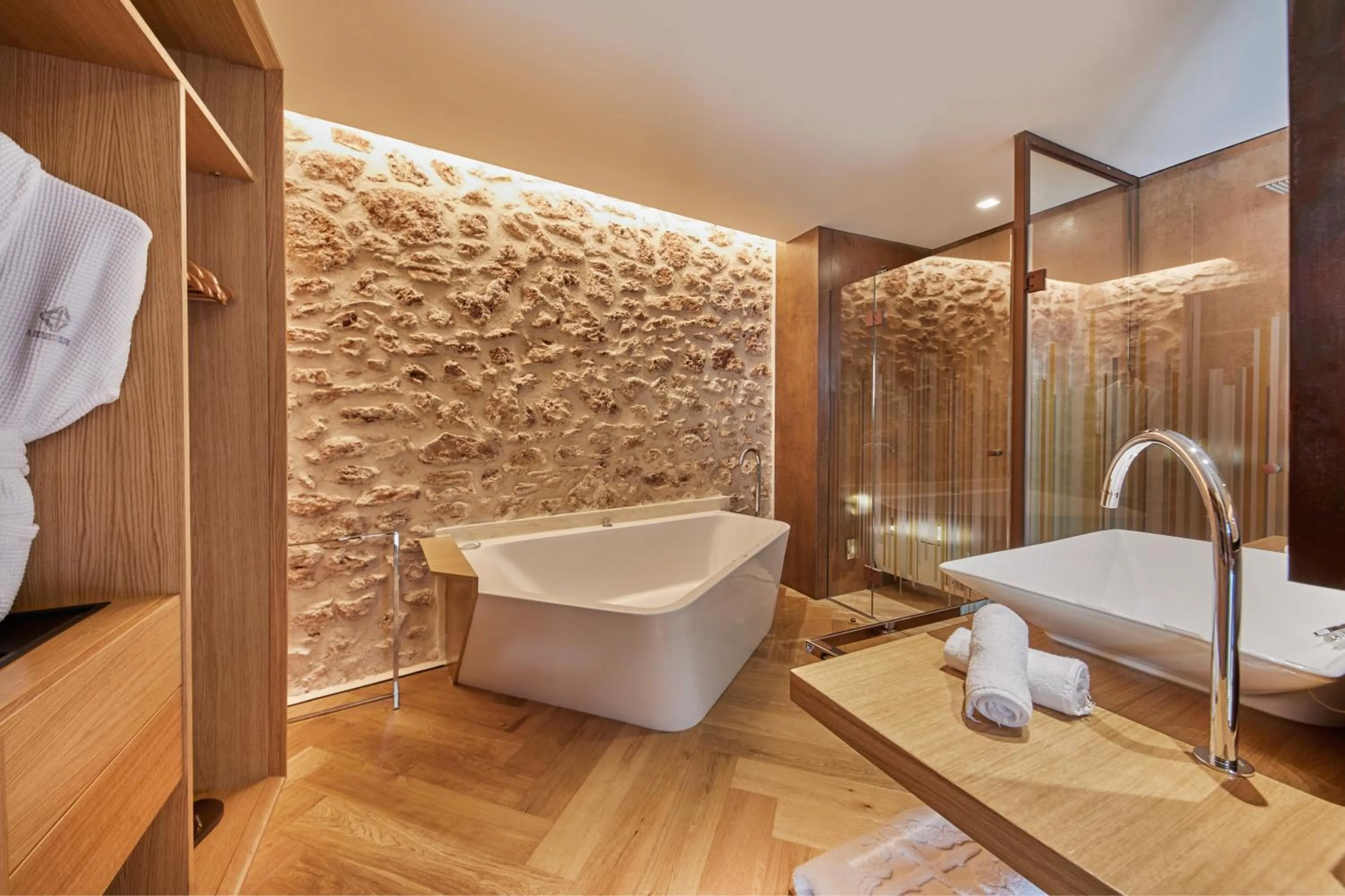 Bathroom in Sa Creu Nova Petit Palais Art & Spa