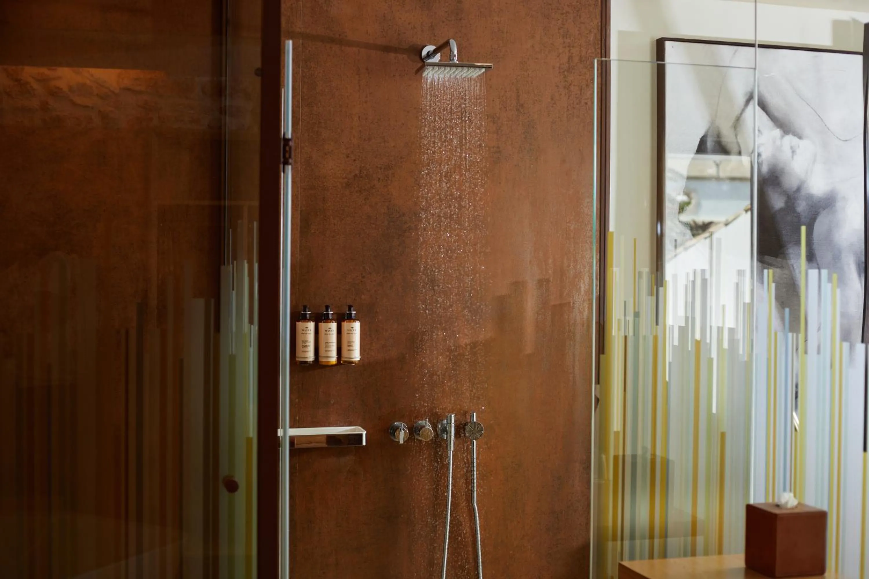 Shower in Sa Creu Nova Petit Palais Art & Spa