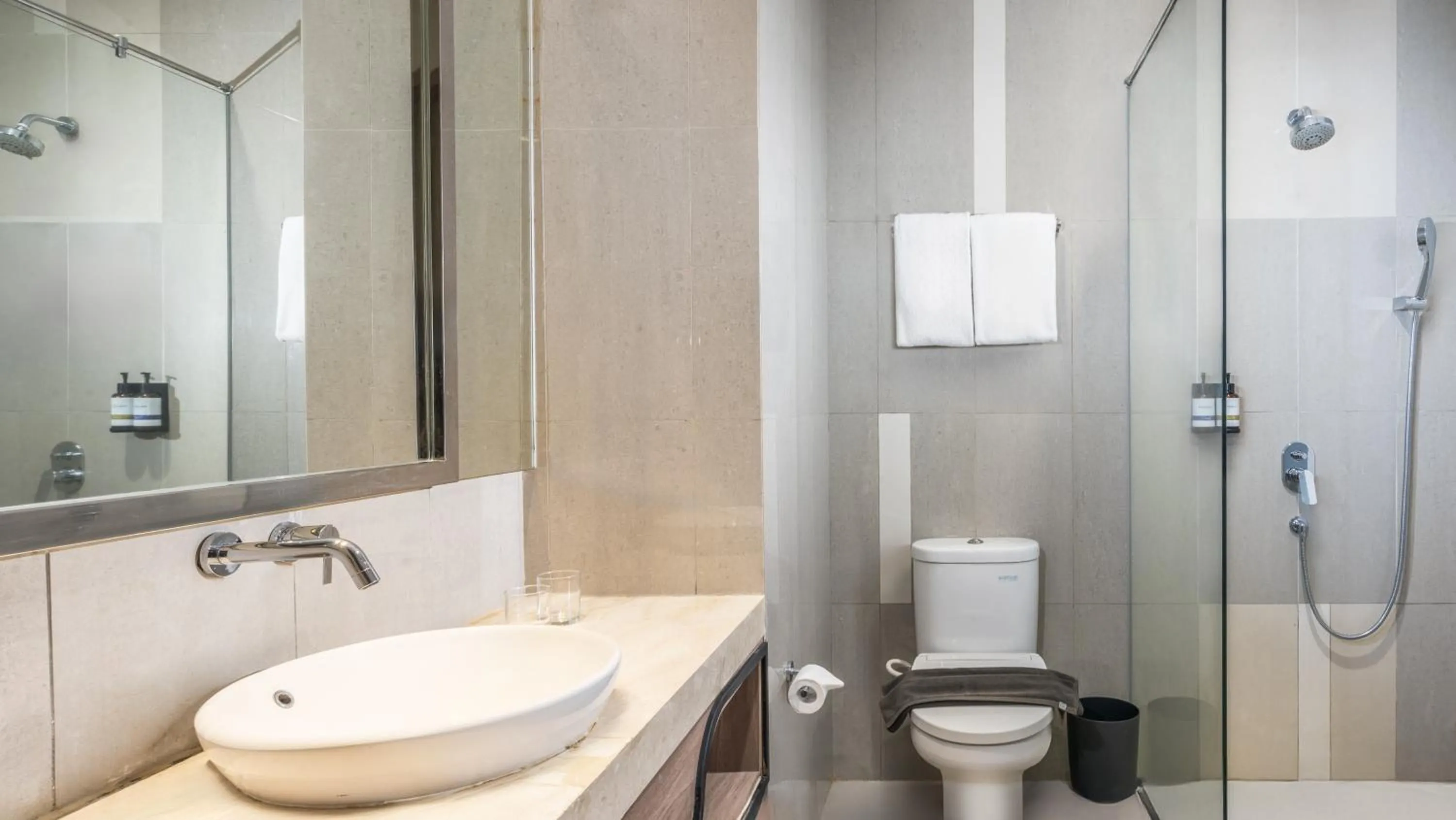 Shower in Mercure Jayapura