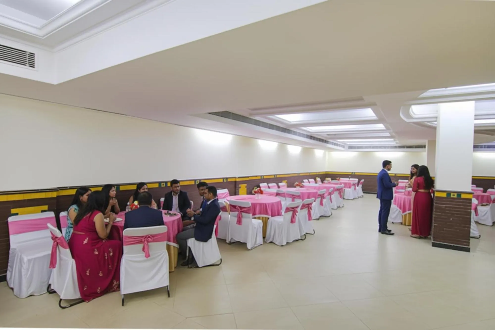 Restaurant/places to eat in FabHotel Town Pride