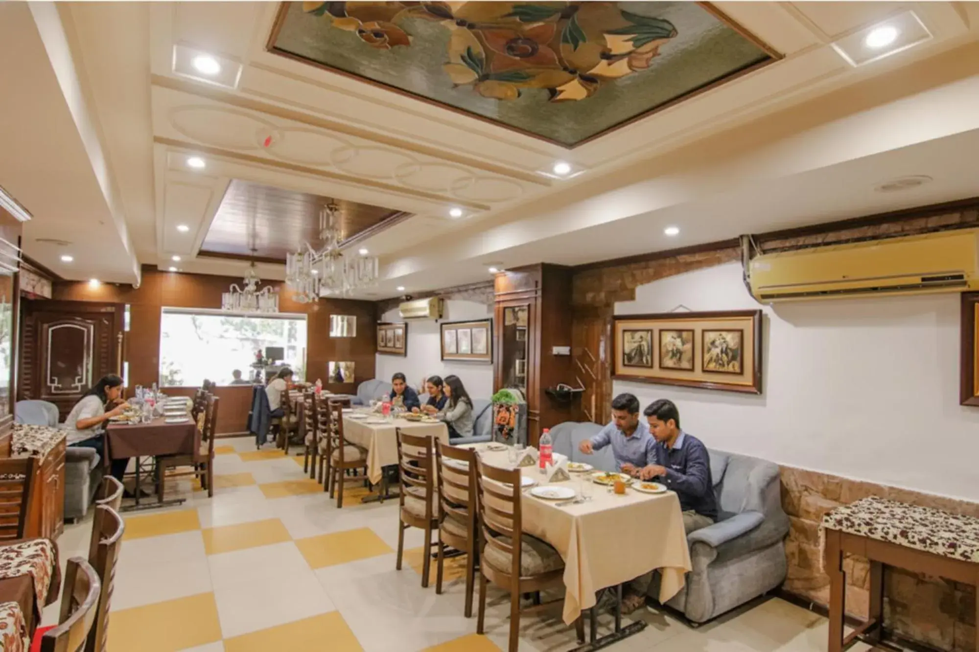 Restaurant/places to eat in FabHotel Town Pride Restaurant/places to eat in FabHotel Town Pride