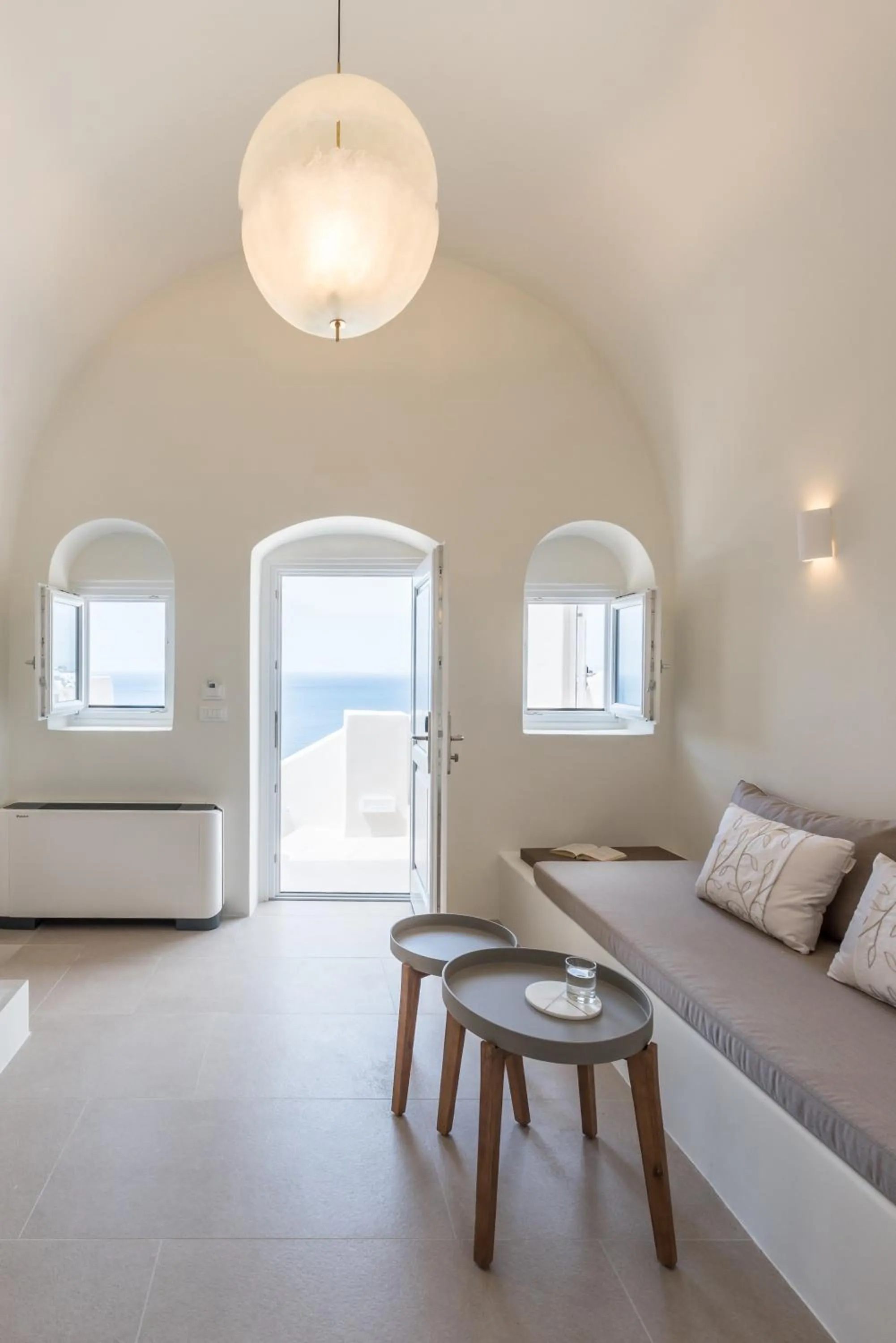 Living room, Bed in Art Maisons Oia Castle