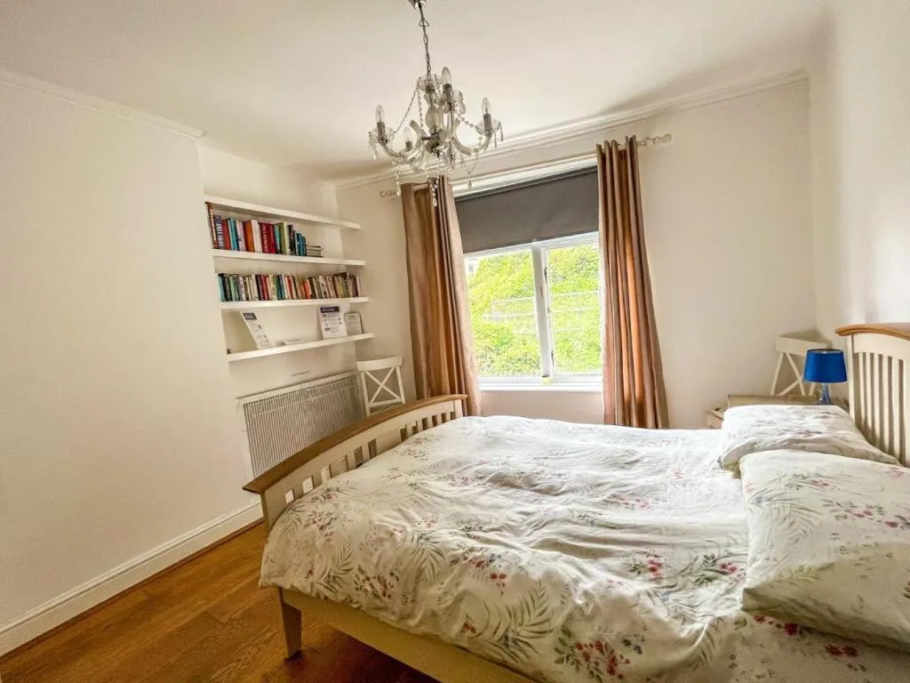 Bed in Moray Hastings