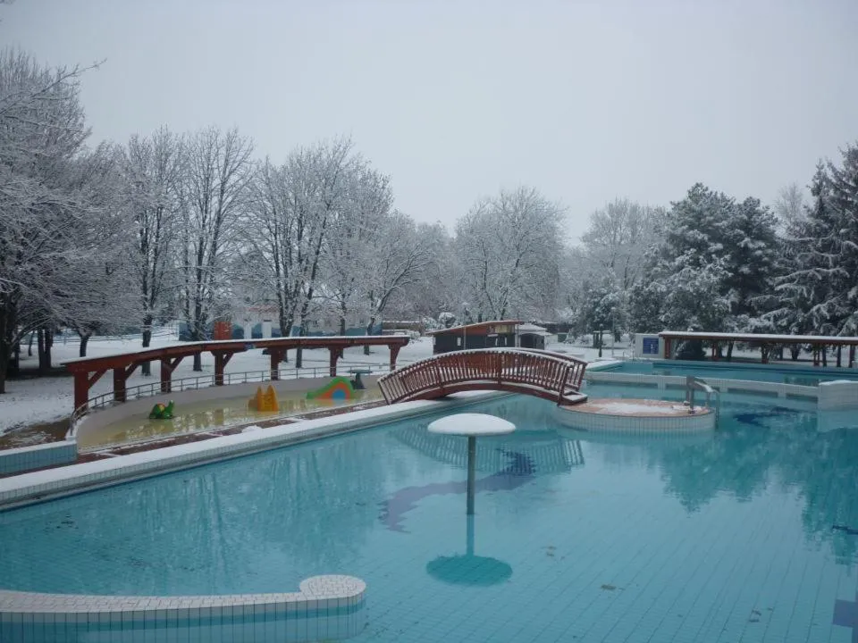 Hot Spring Bath in Grill Terasz Étterem és Szálláshely