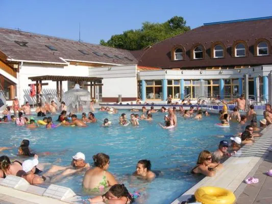 Hot Spring Bath in Grill Terasz Étterem és Szálláshely