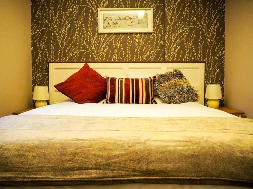 Bedroom, Bed in Parkwood Hotel