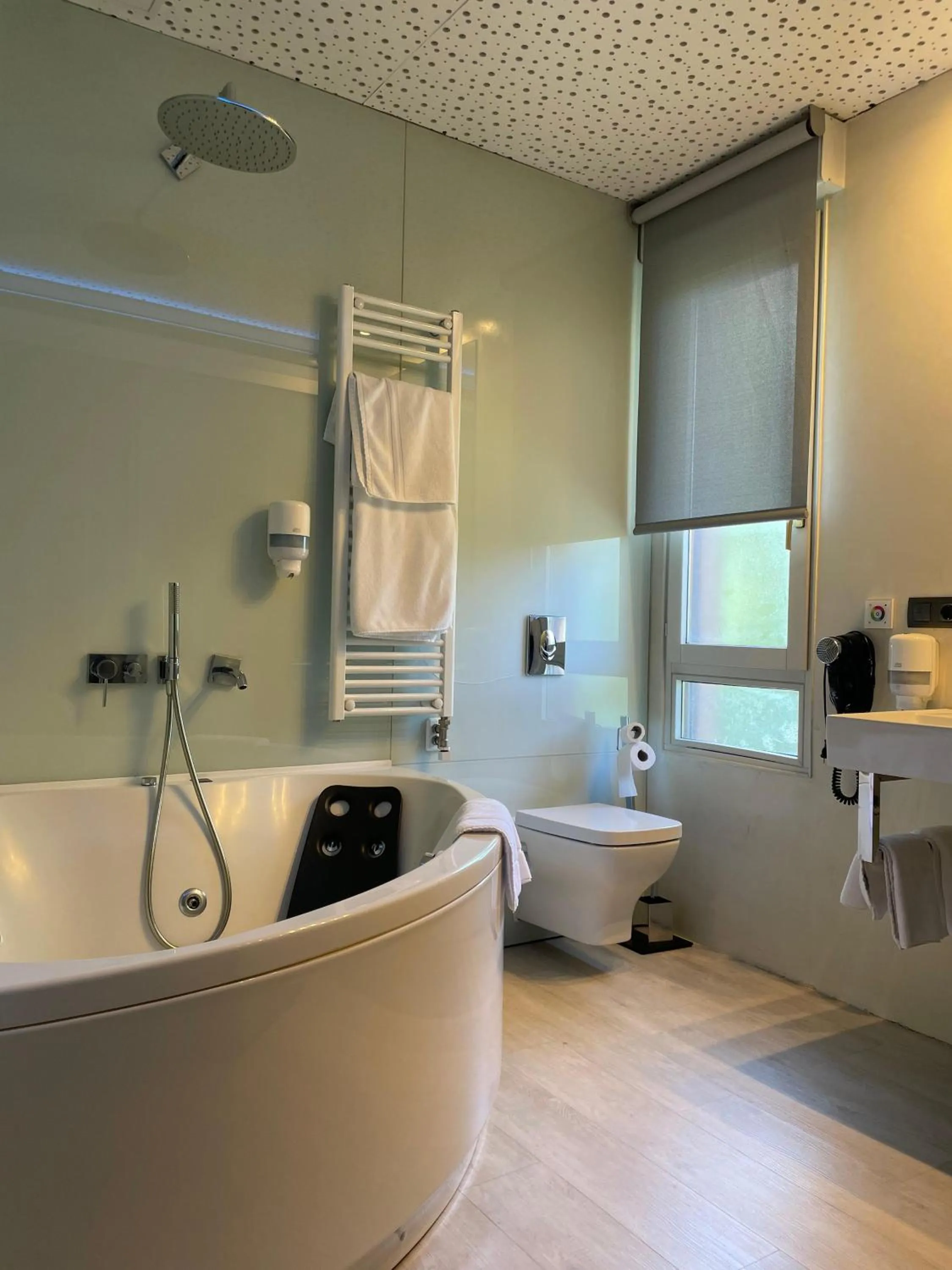 Hot Tub in Hotel Confort BRASEROS