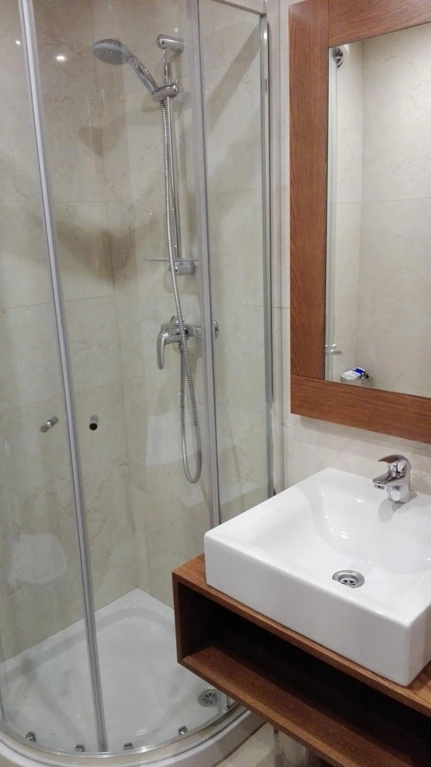 Bathroom in Hotel Confort BRASEROS