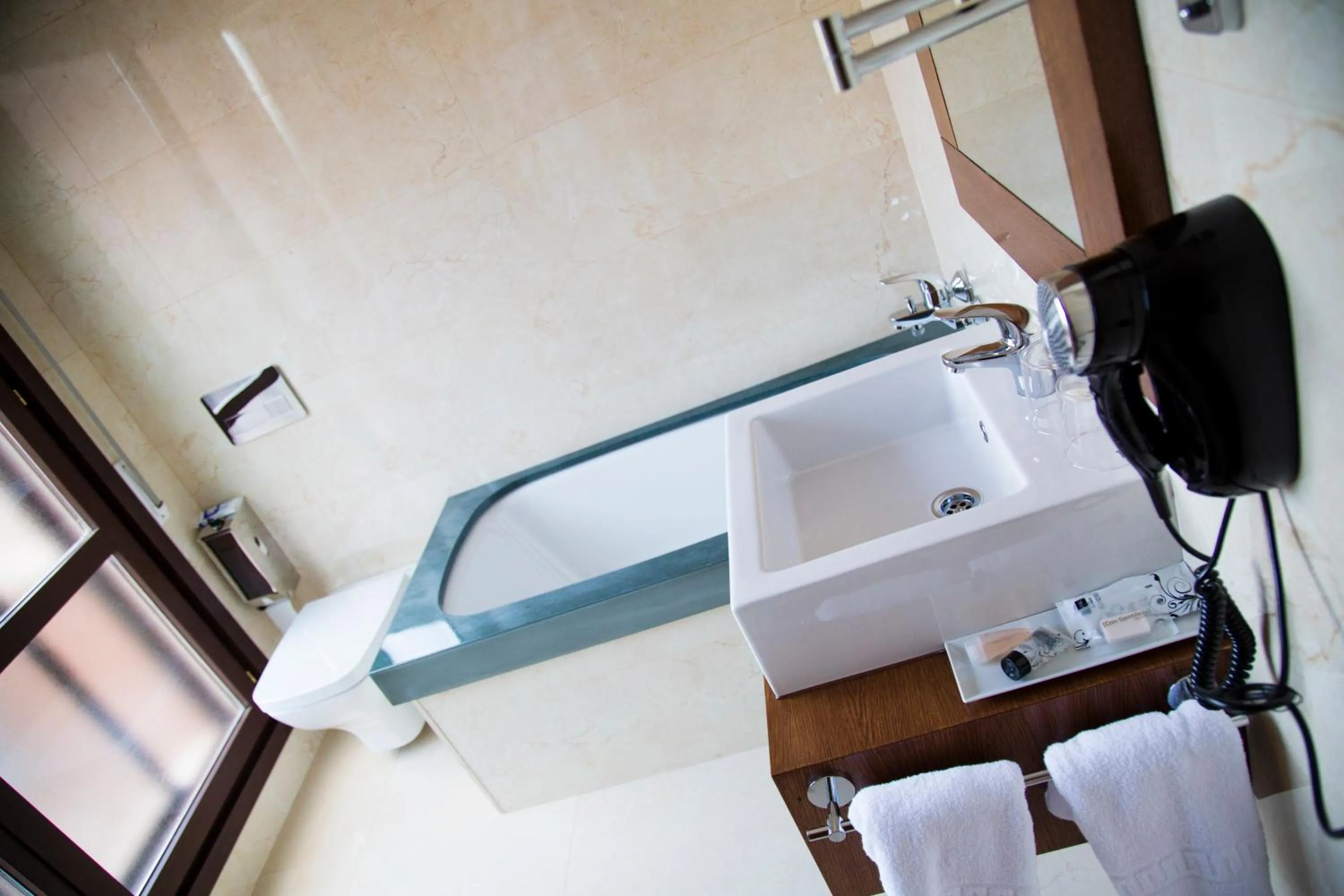 Bathroom in Hotel Confort BRASEROS