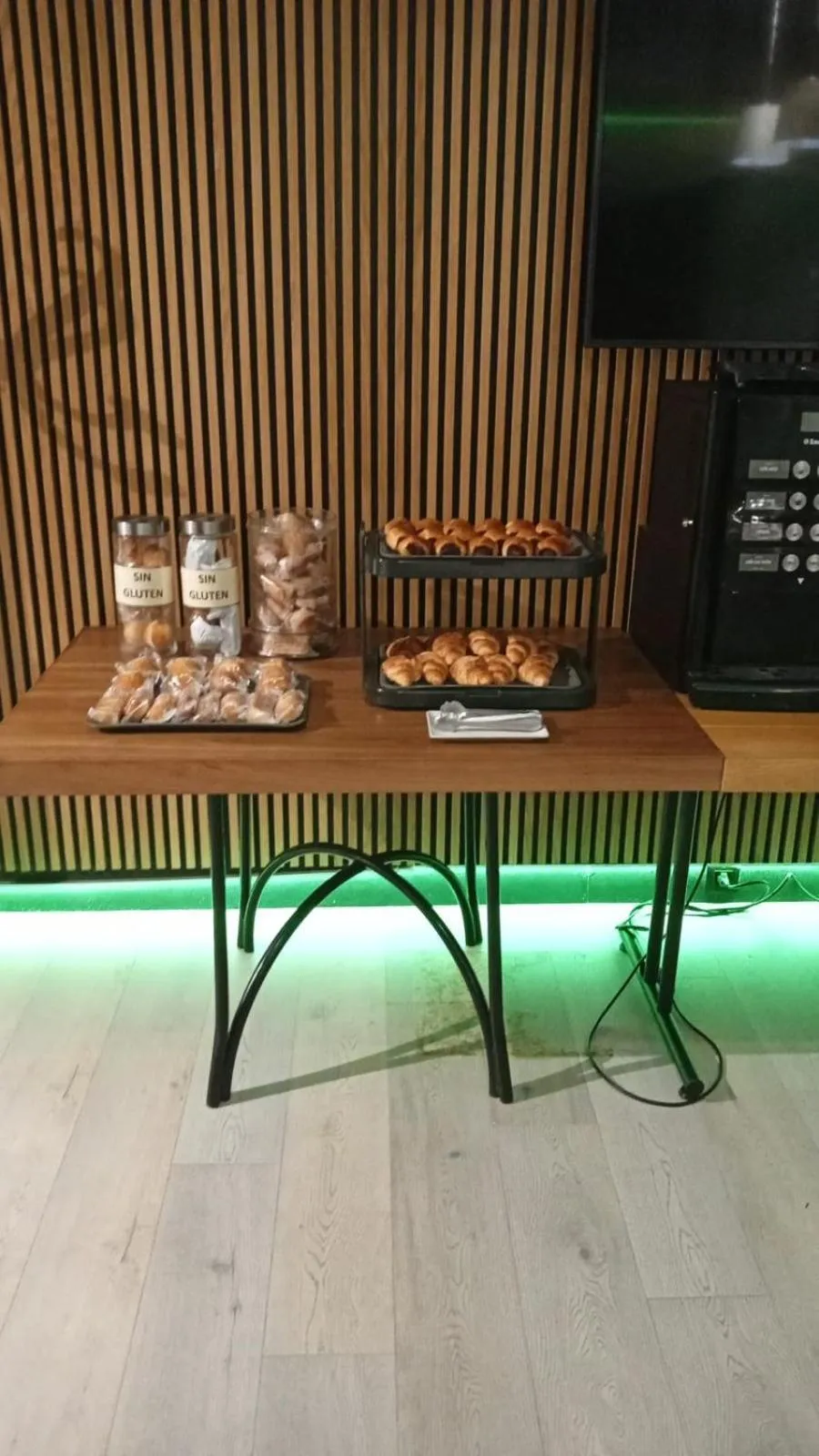 Restaurant/places to eat in Hotel Confort BRASEROS