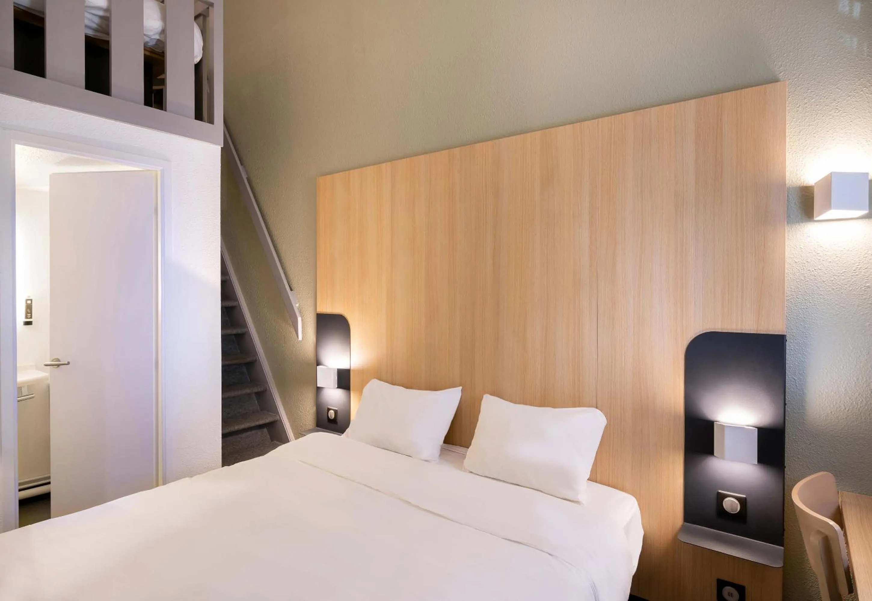 Bed in B&B HOTEL Lorient Lanester