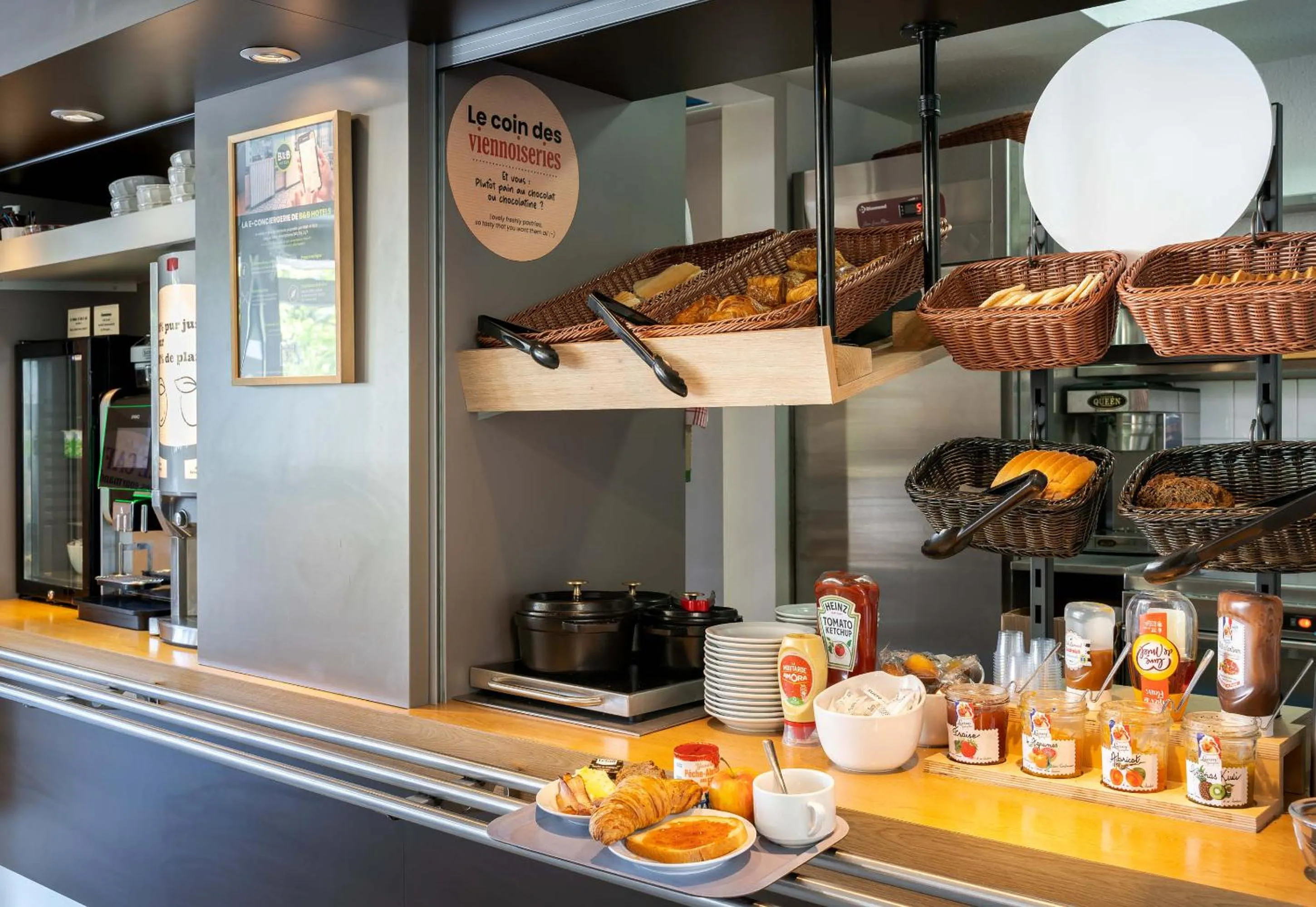 Breakfast in B&B HOTEL Lorient Lanester