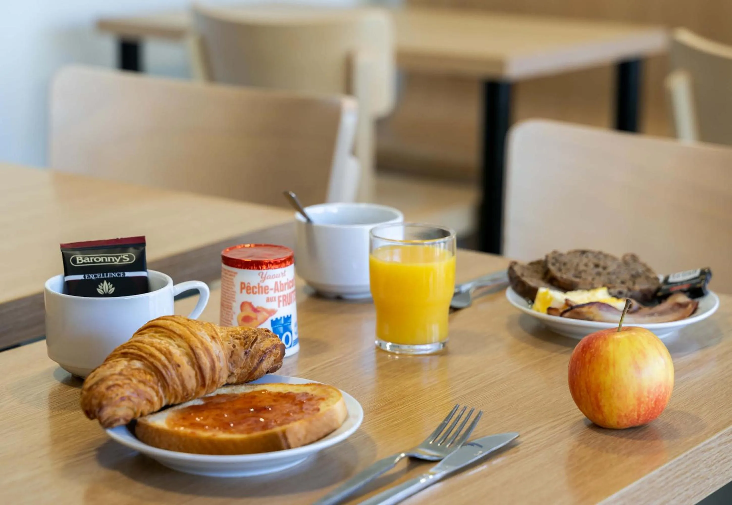 Breakfast in B&B HOTEL Lorient Lanester