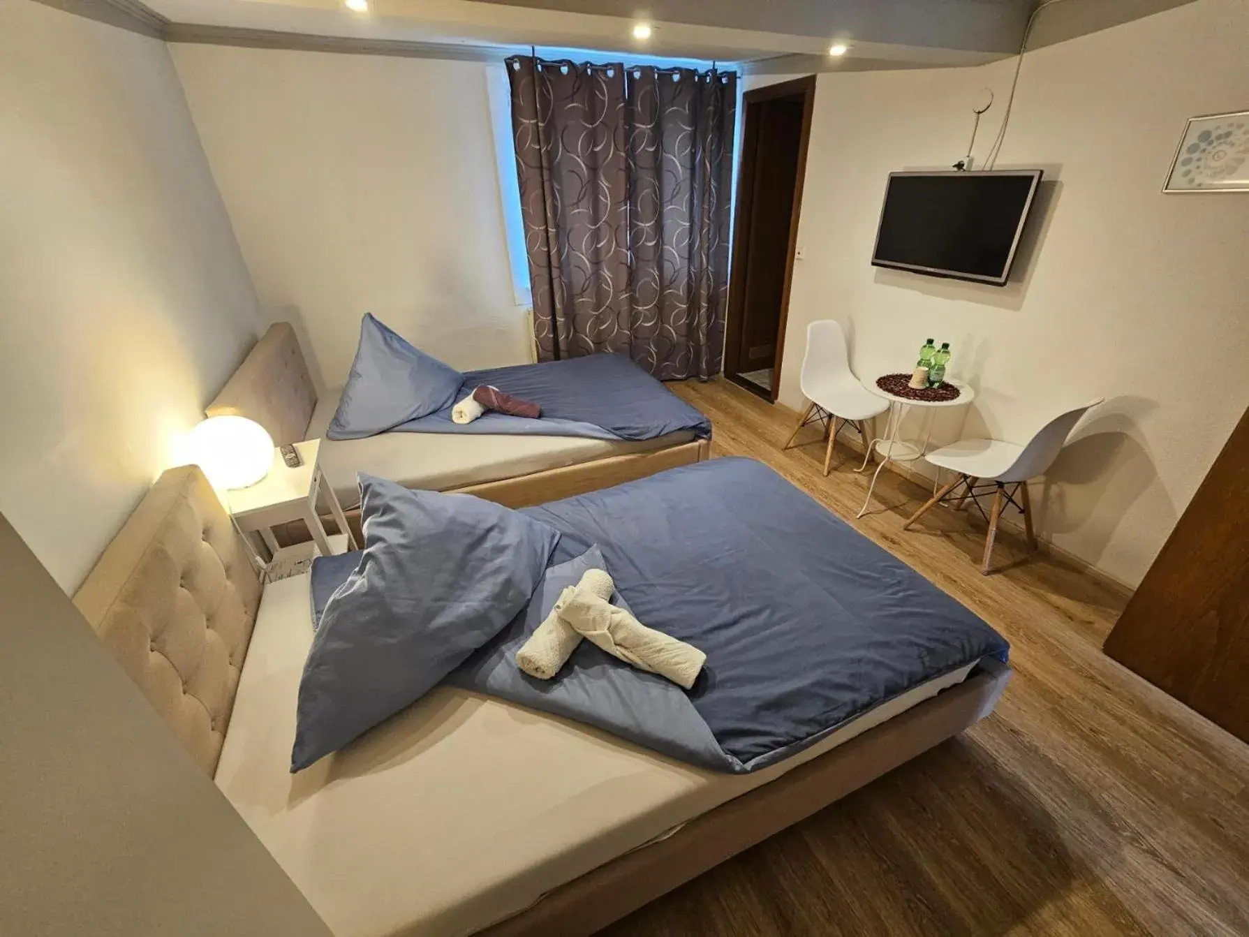 Twin Room with Bathroom - single occupancy in Hotel & Hostel Albstadt Twin Room with Bathroom - single occupancy in Hotel & Hostel Albstadt