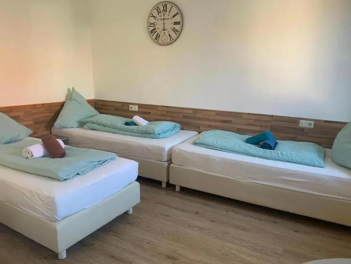 Twin Room with Shared Bathroom in Hotel & Hostel Albstadt Twin Room with Shared Bathroom in Hotel & Hostel Albstadt