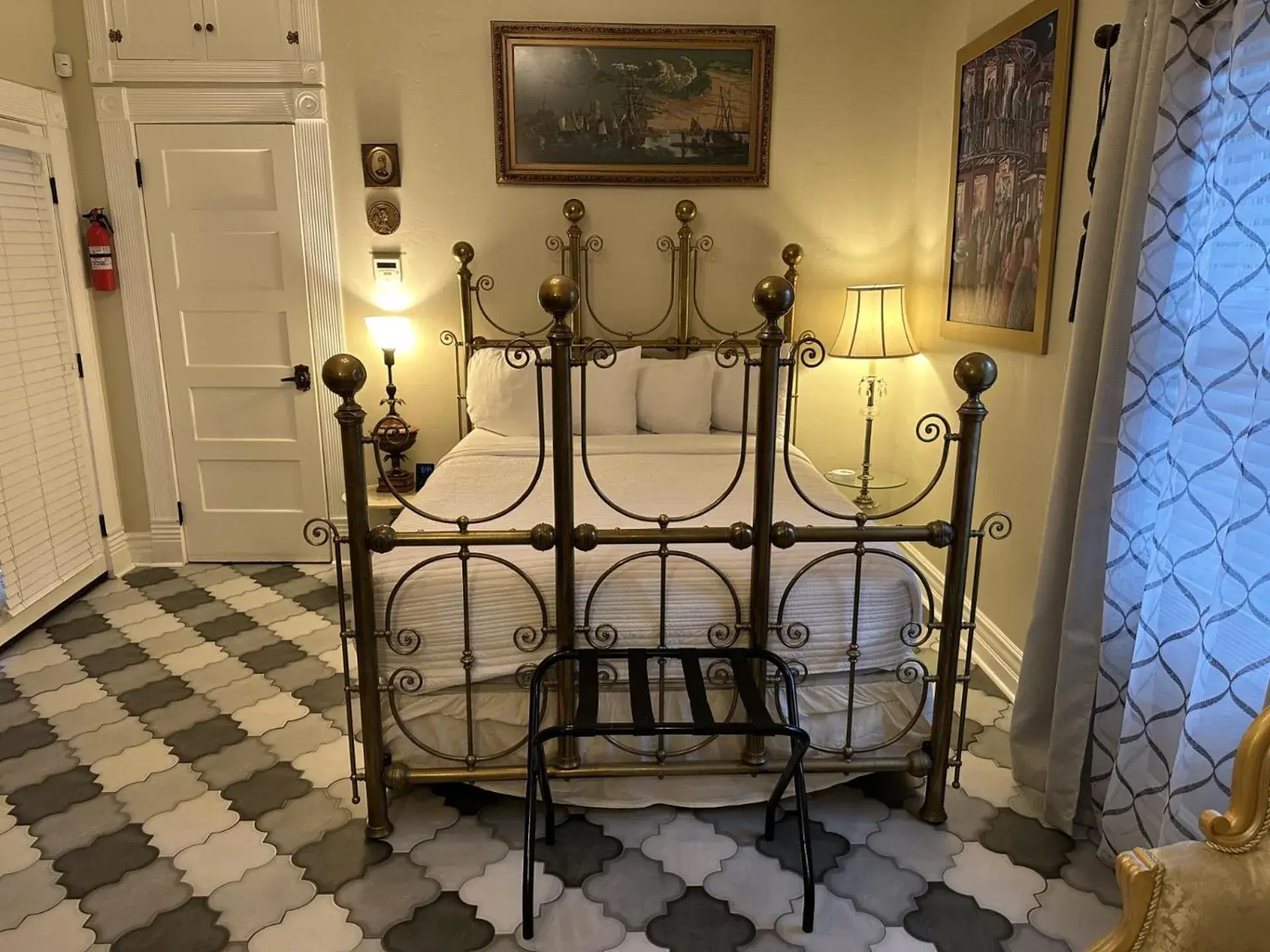 Queen Room with Garden View - single occupancy in El Amador Inn Downtown Tucson Queen Room with Garden View - single occupancy in El Amador Inn Downtown Tucson