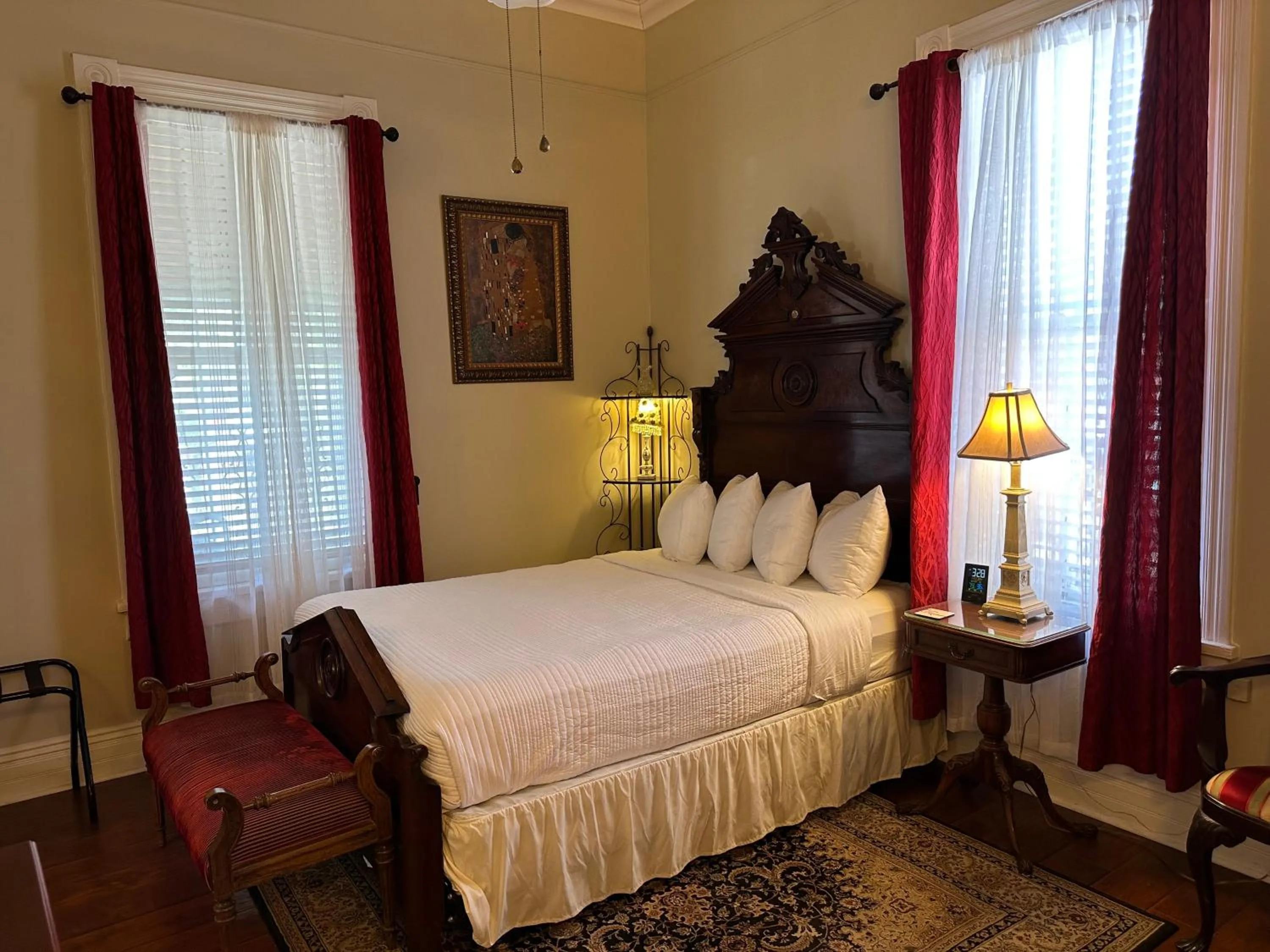 Bedroom, Bed in El Amador Inn Downtown Tucson