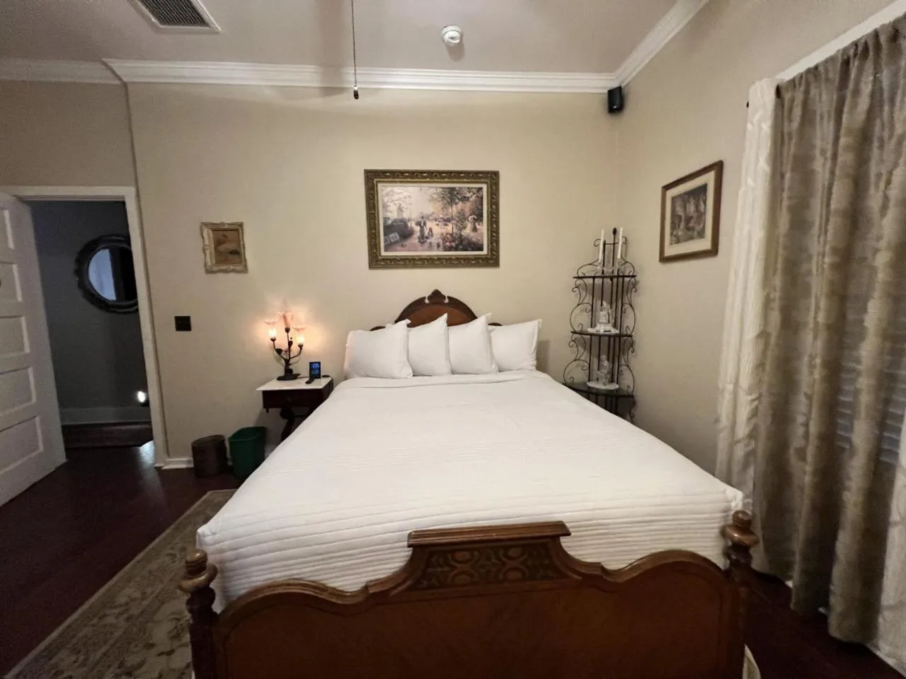 Bedroom, Bed in El Amador Inn Downtown Tucson