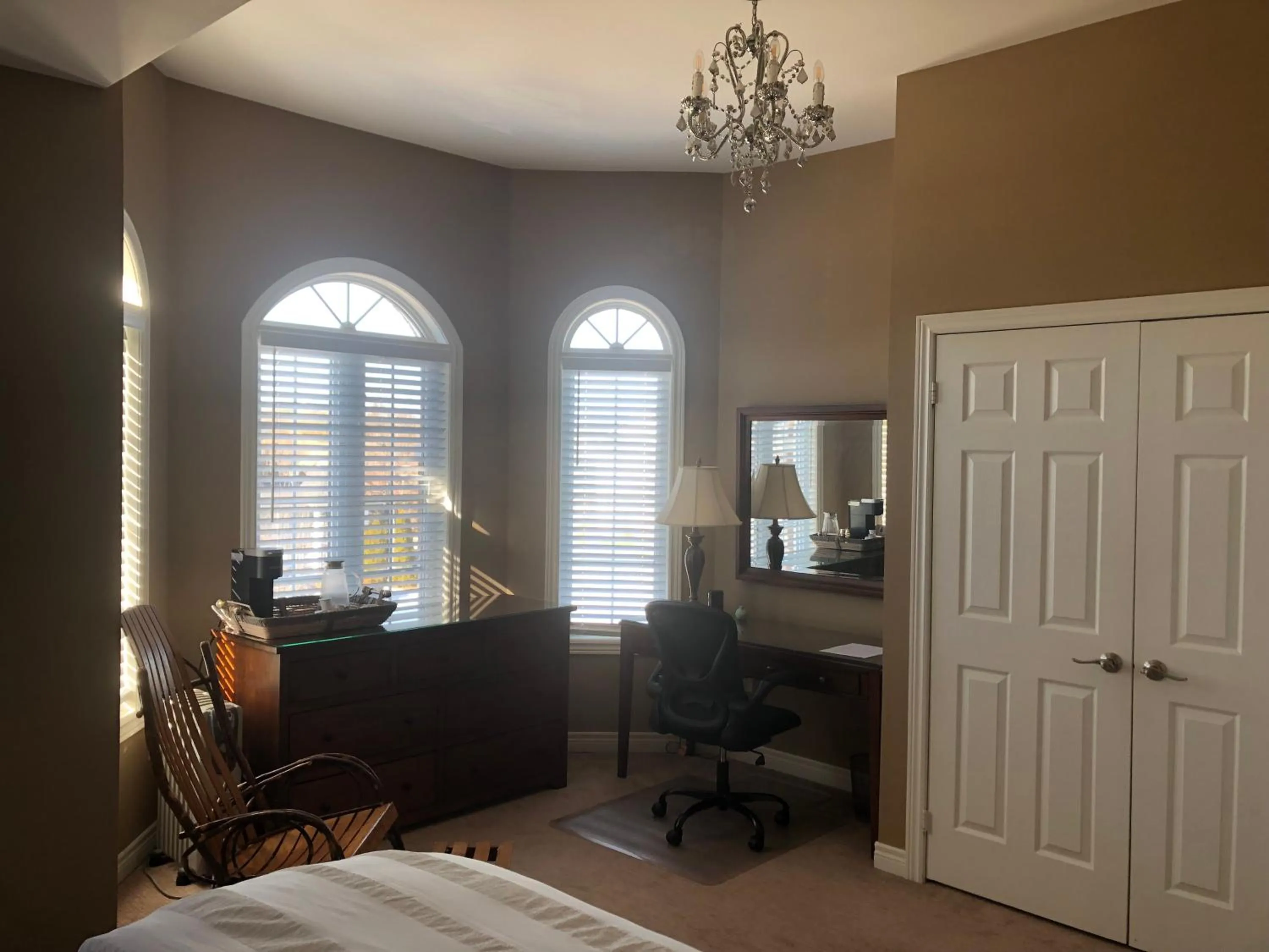 Bedroom, Bed in Willow Pond Satellite B&B
