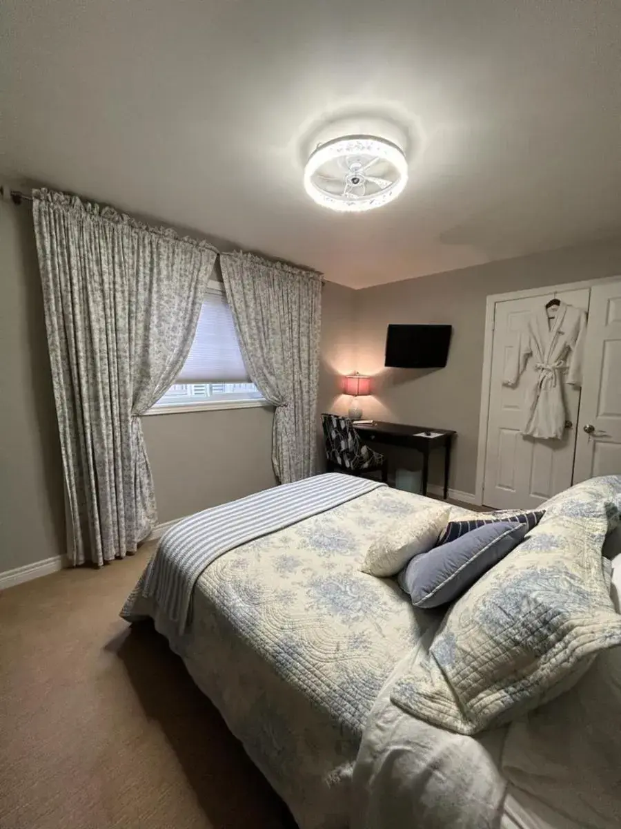 Double Room with Private Bathroom - single occupancy in Willow Pond Satellite B&B Double Room with Private Bathroom - single occupancy in Willow Pond Satellite B&B