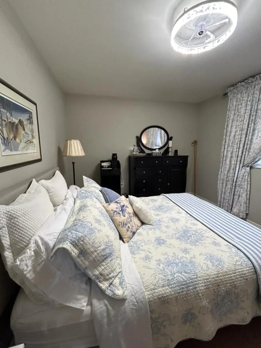 Bed in Willow Pond Satellite B&B