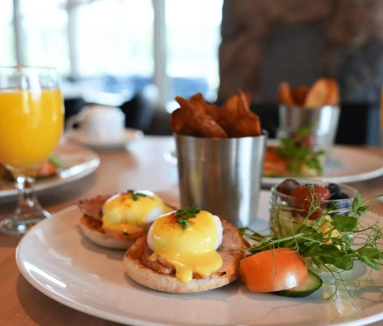 Breakfast in Willow Pond Satellite B&B