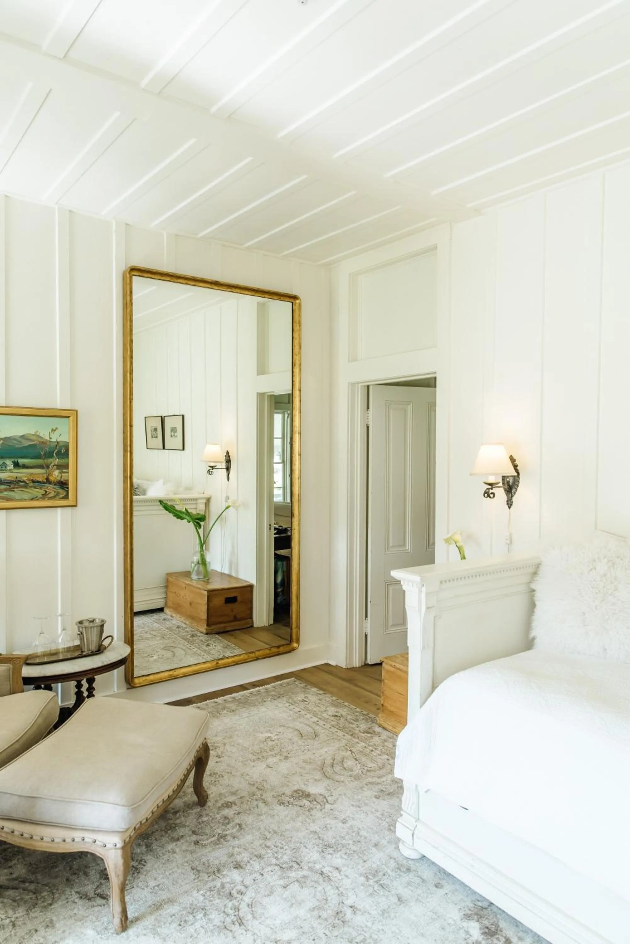 Photo of the whole room in Beltane Ranch