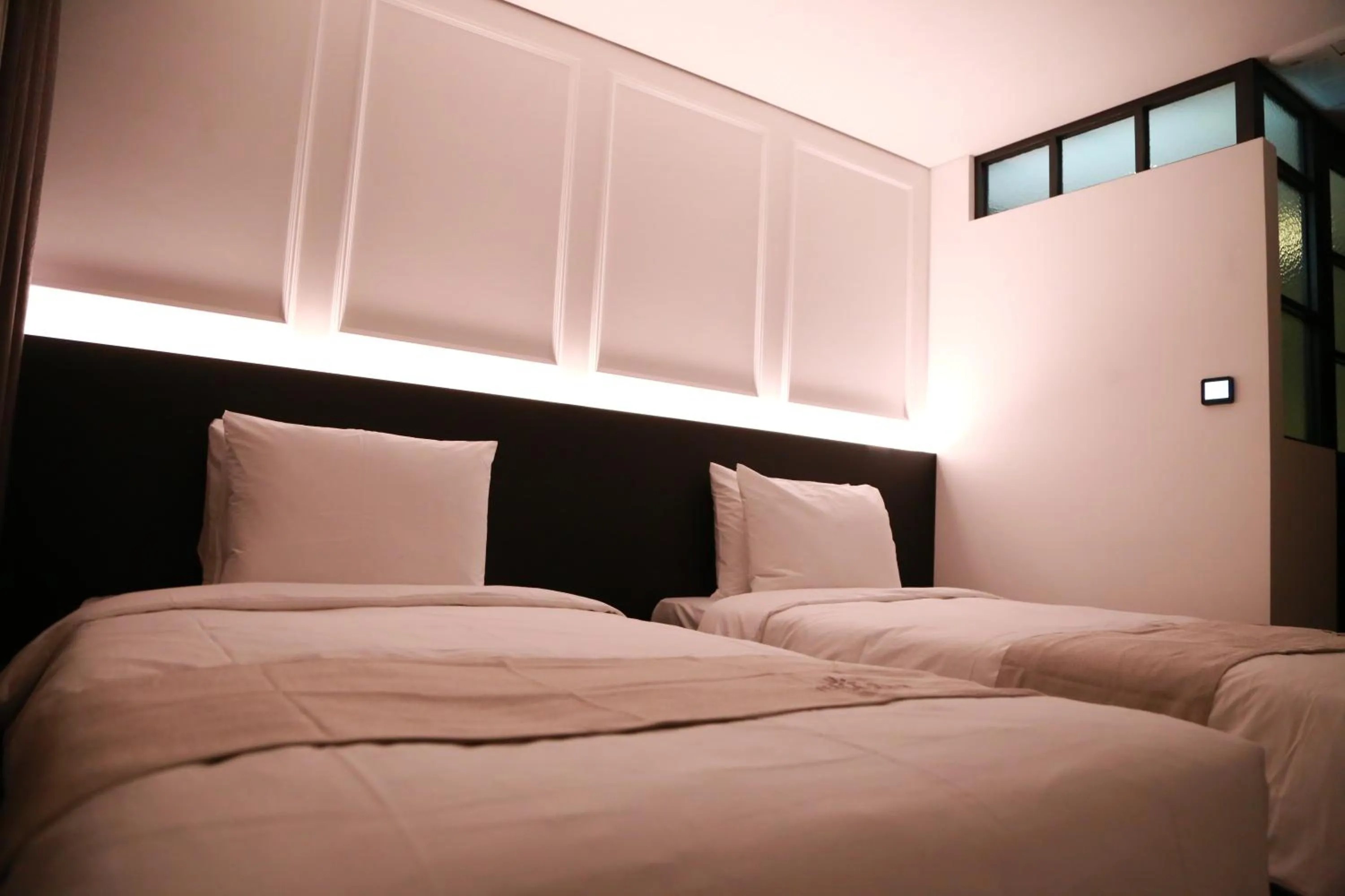 Bedroom, Bed in Vella Suite Hotel