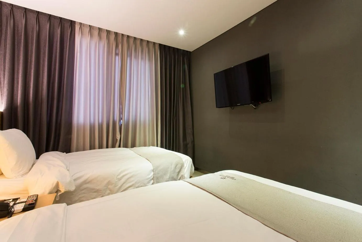 Bed in Vella Suite Hotel