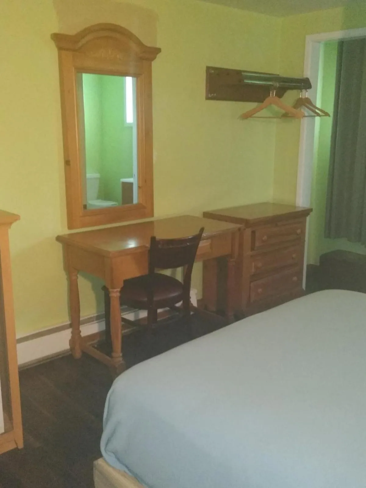 Seating area in Econo Inn