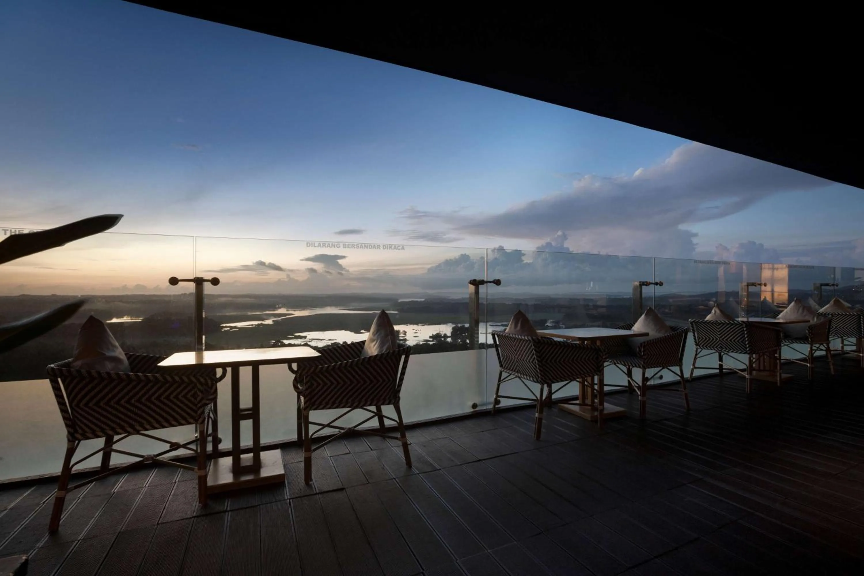 Restaurant/places to eat in Wyndham Panbil Batam