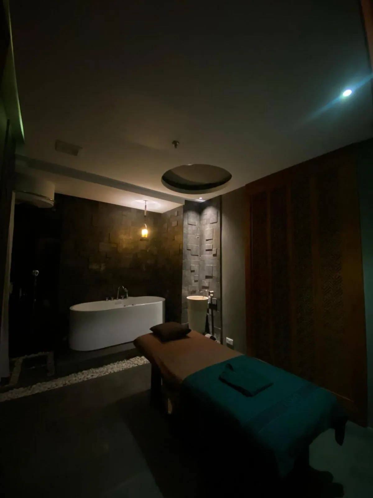 Massage in Wyndham Panbil Batam