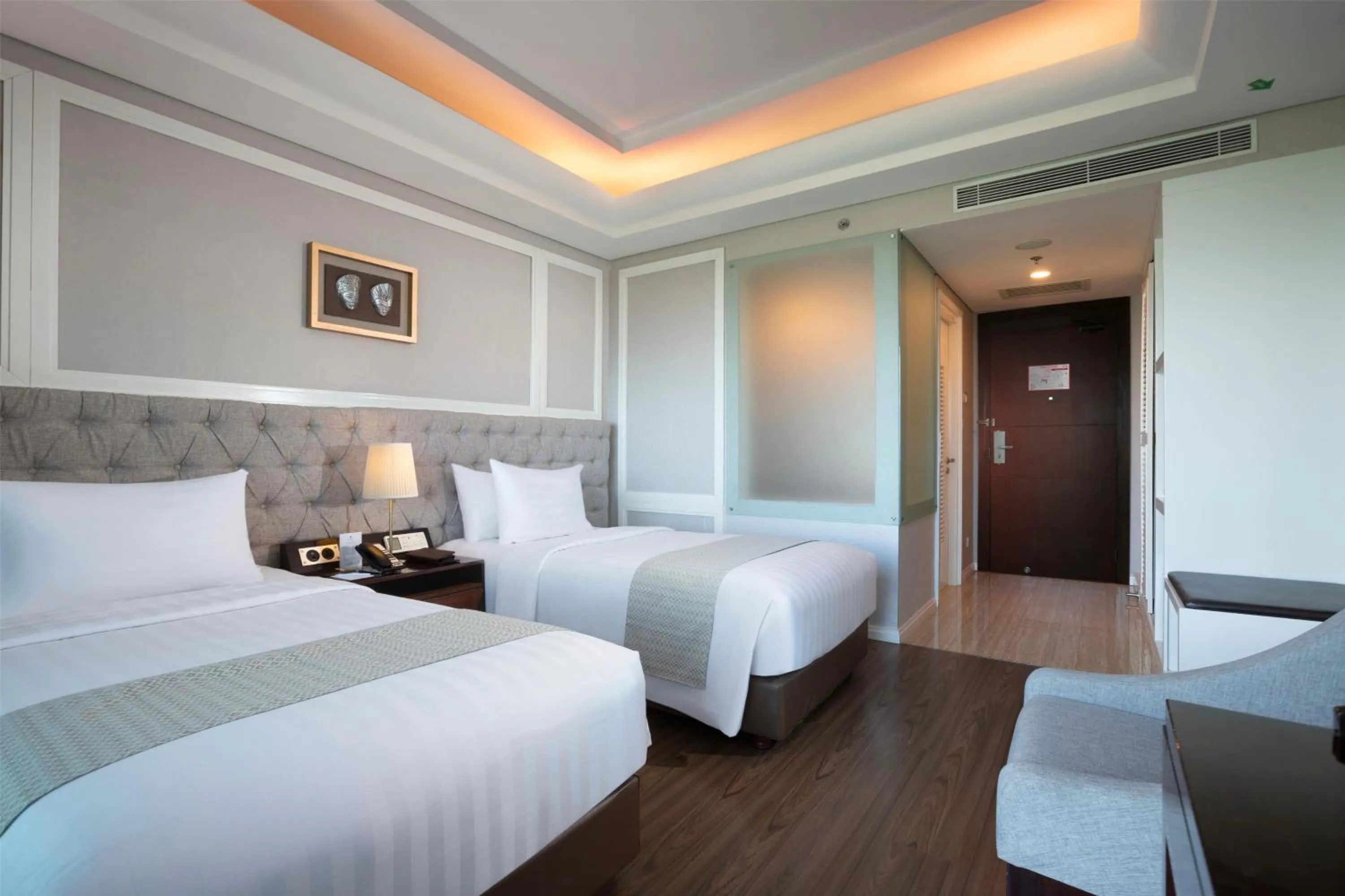 Photo of the whole room, Bed in Wyndham Panbil Batam