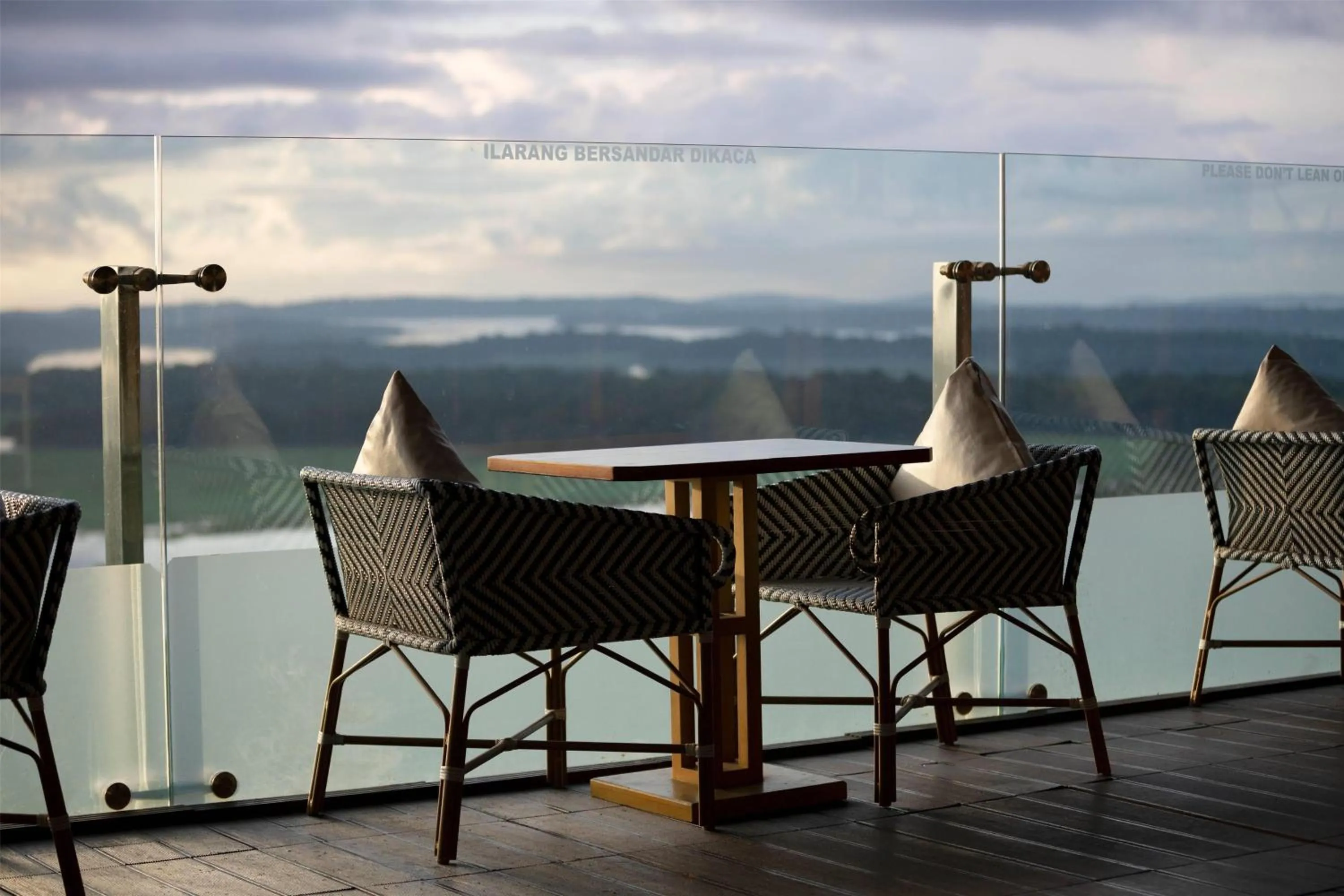 Restaurant/places to eat in Wyndham Panbil Batam