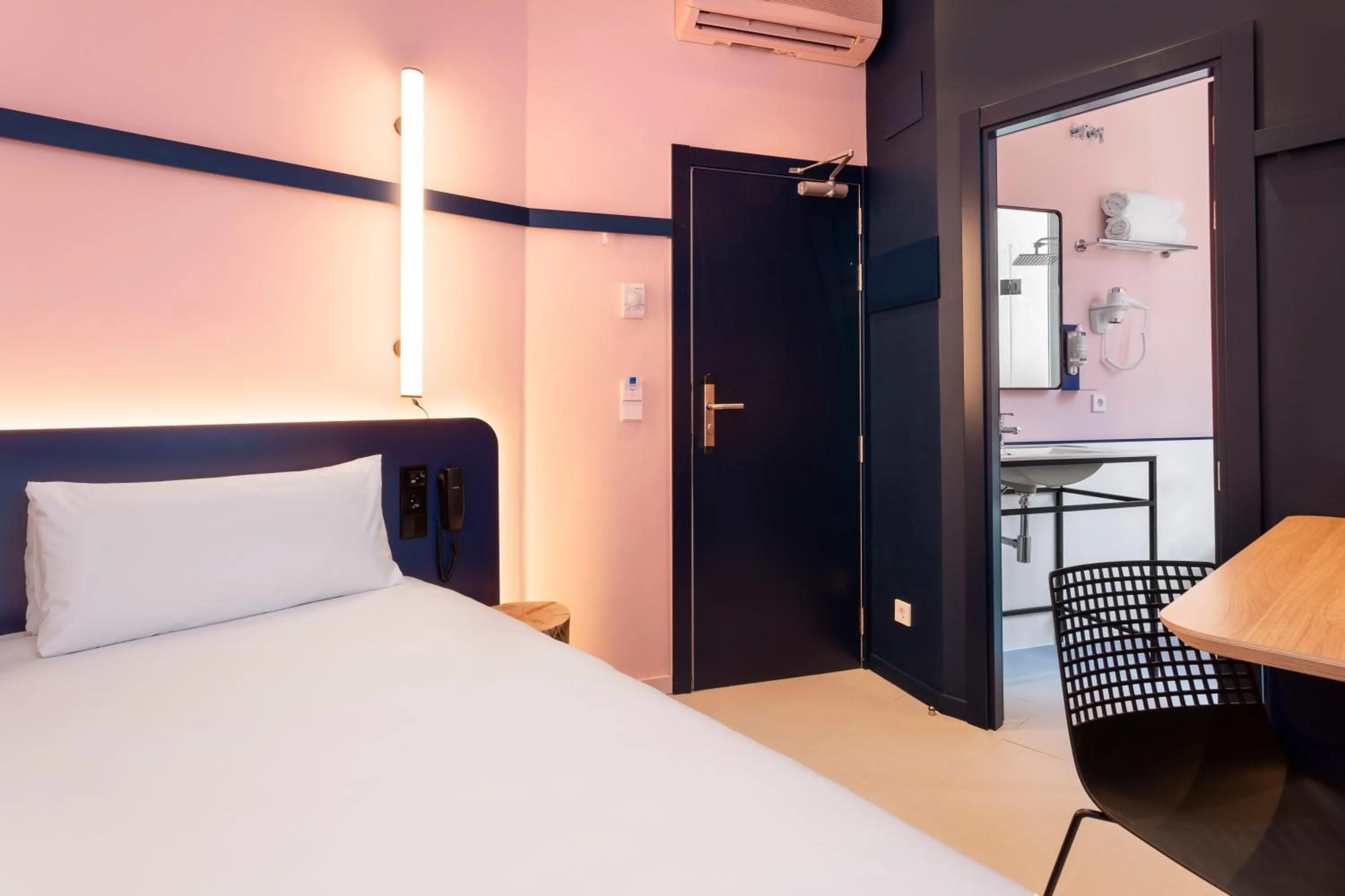 Bed in B&B HOTEL Madrid Centro Plaza Mayor