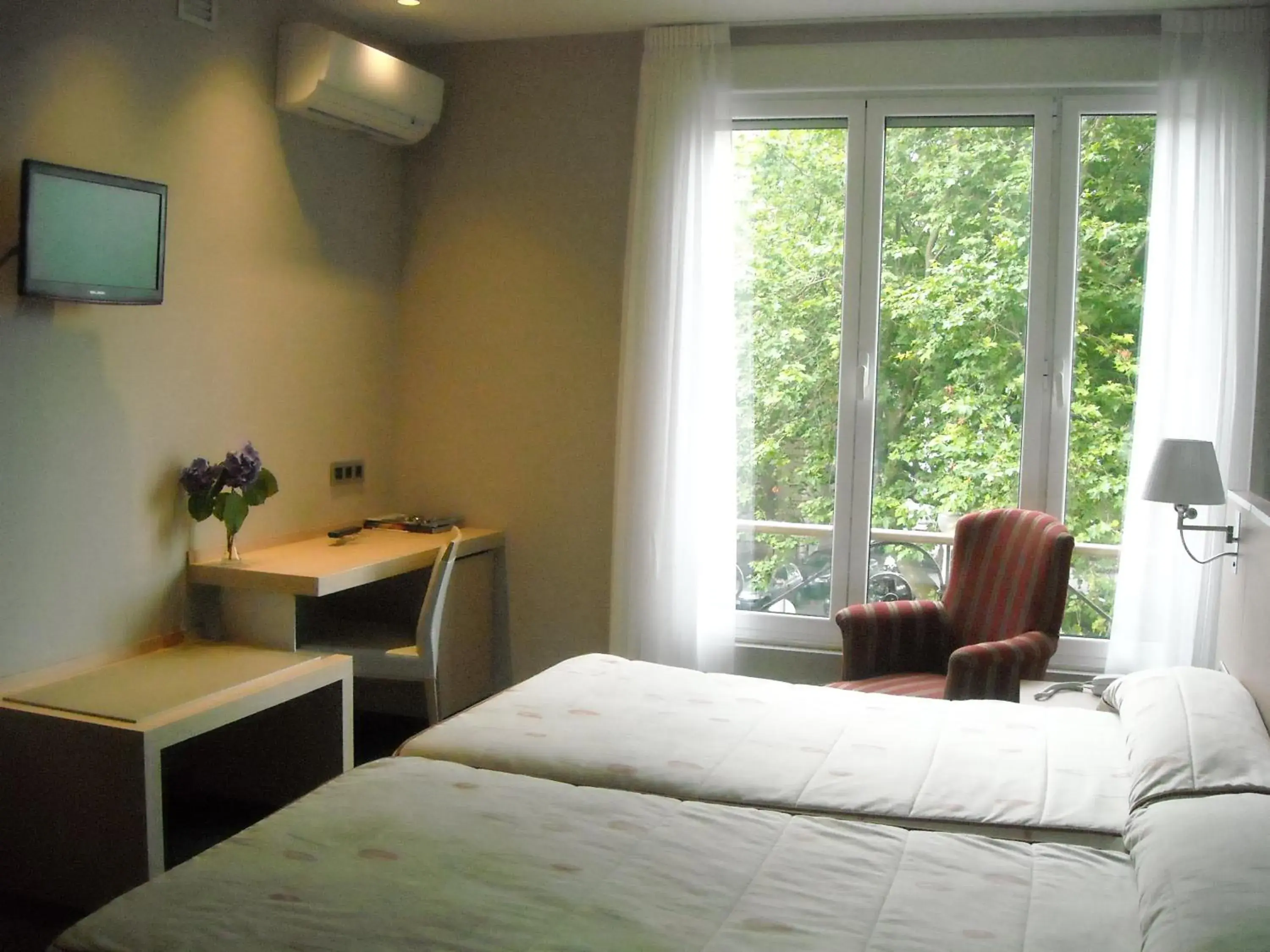 Bedroom, Bed in Hotel Asturias Bedroom, Bed in Hotel Asturias