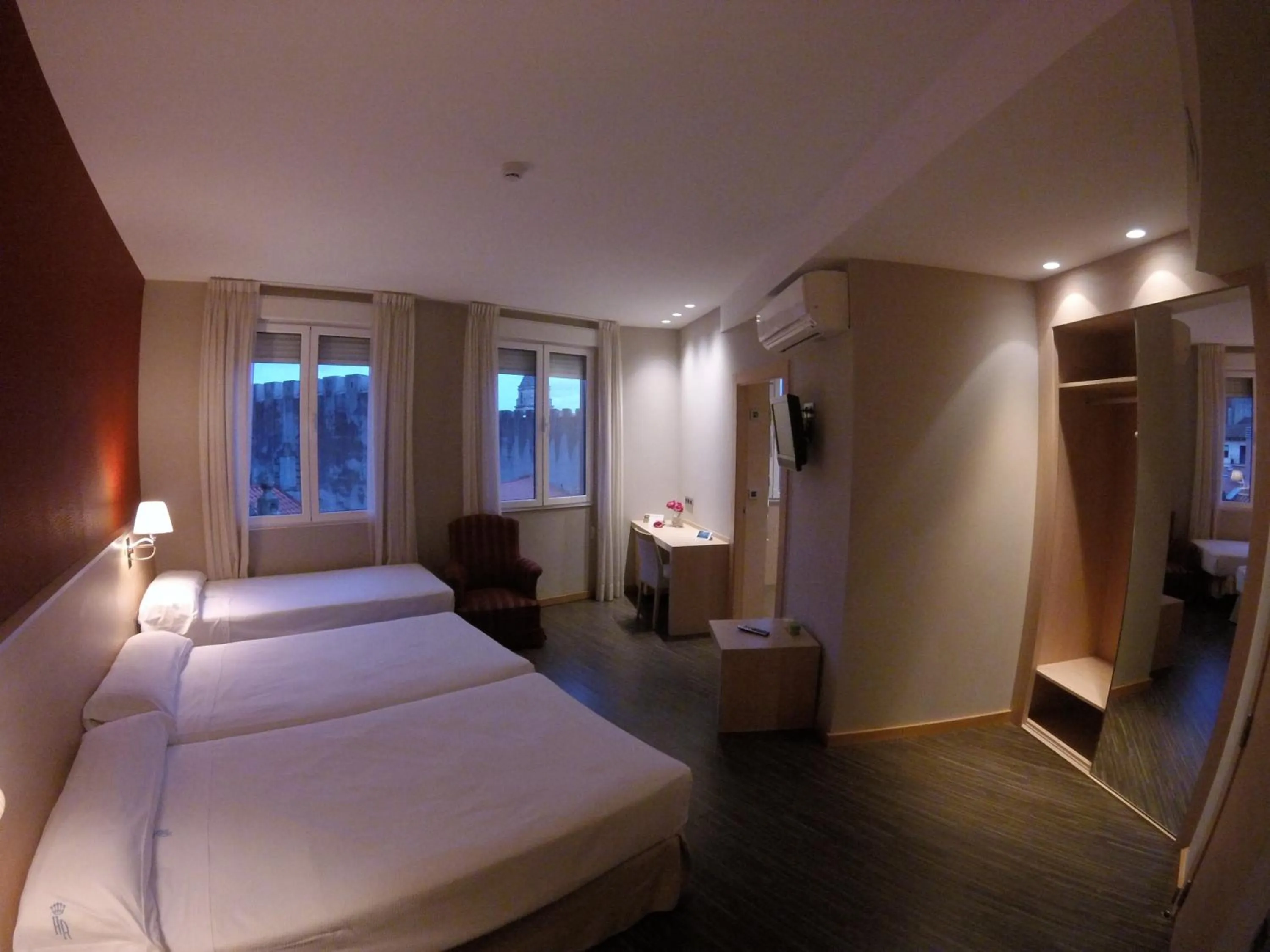 Bedroom, Bed in Hotel Asturias