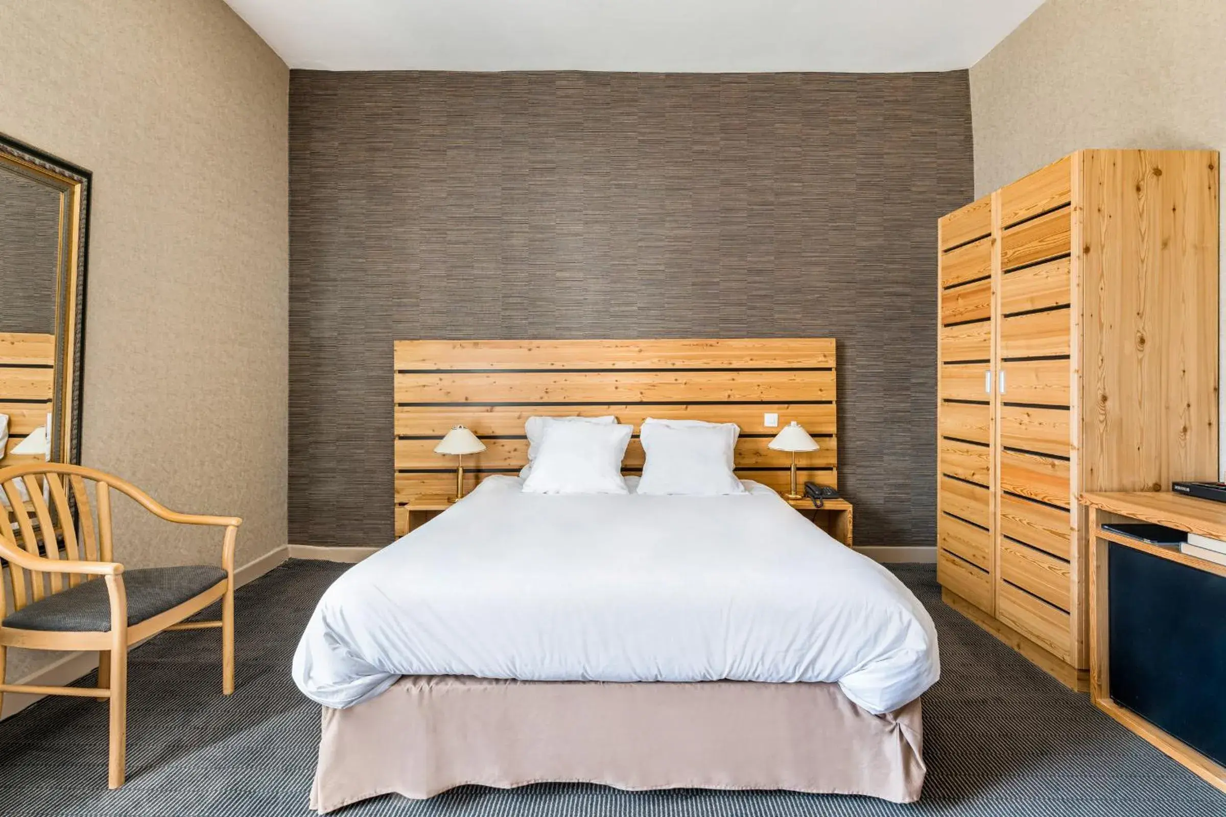 Bed in Hôtel Terminus Bed in Hôtel Terminus