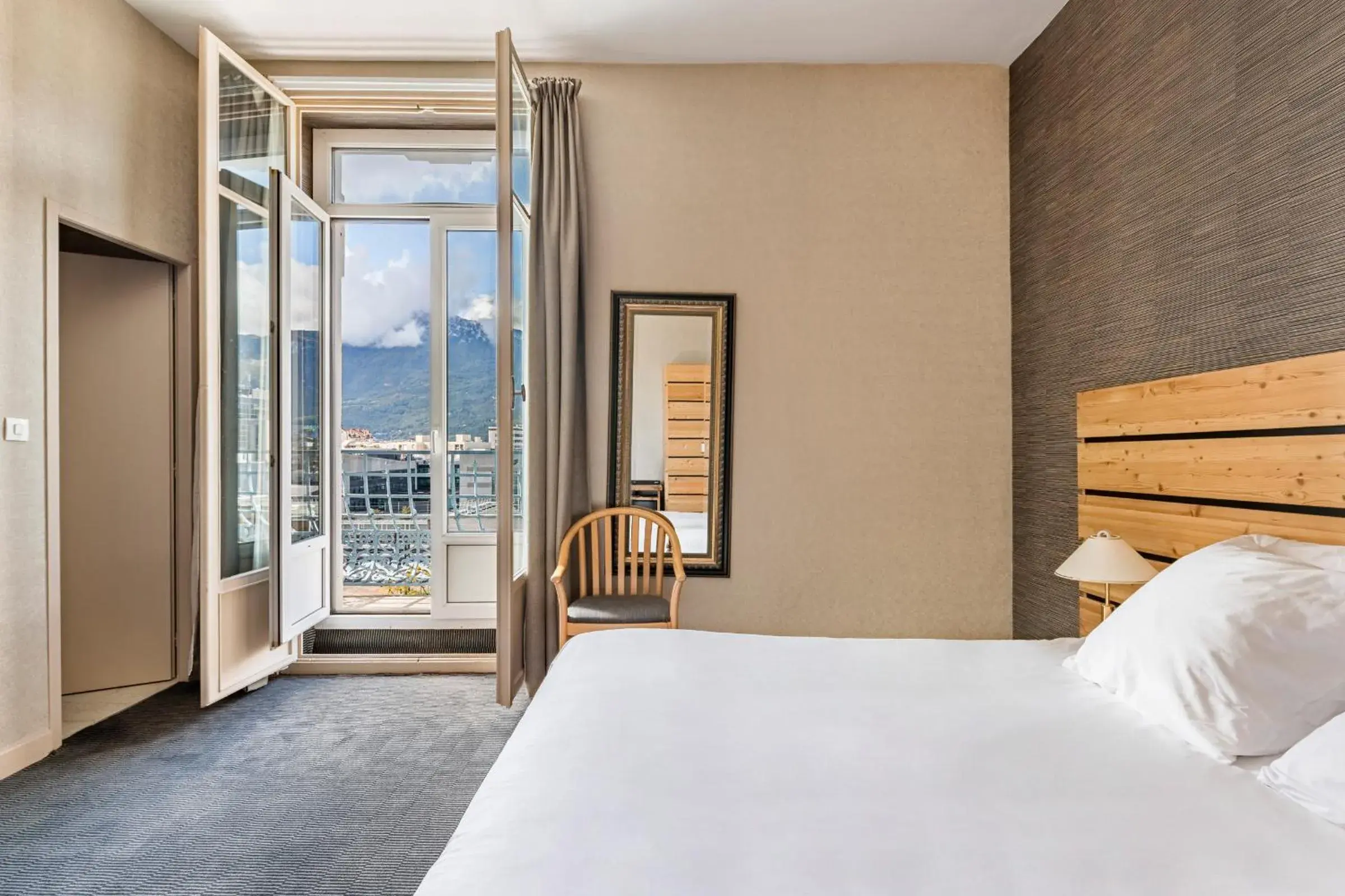 Bed in Hôtel Terminus Bed in Hôtel Terminus