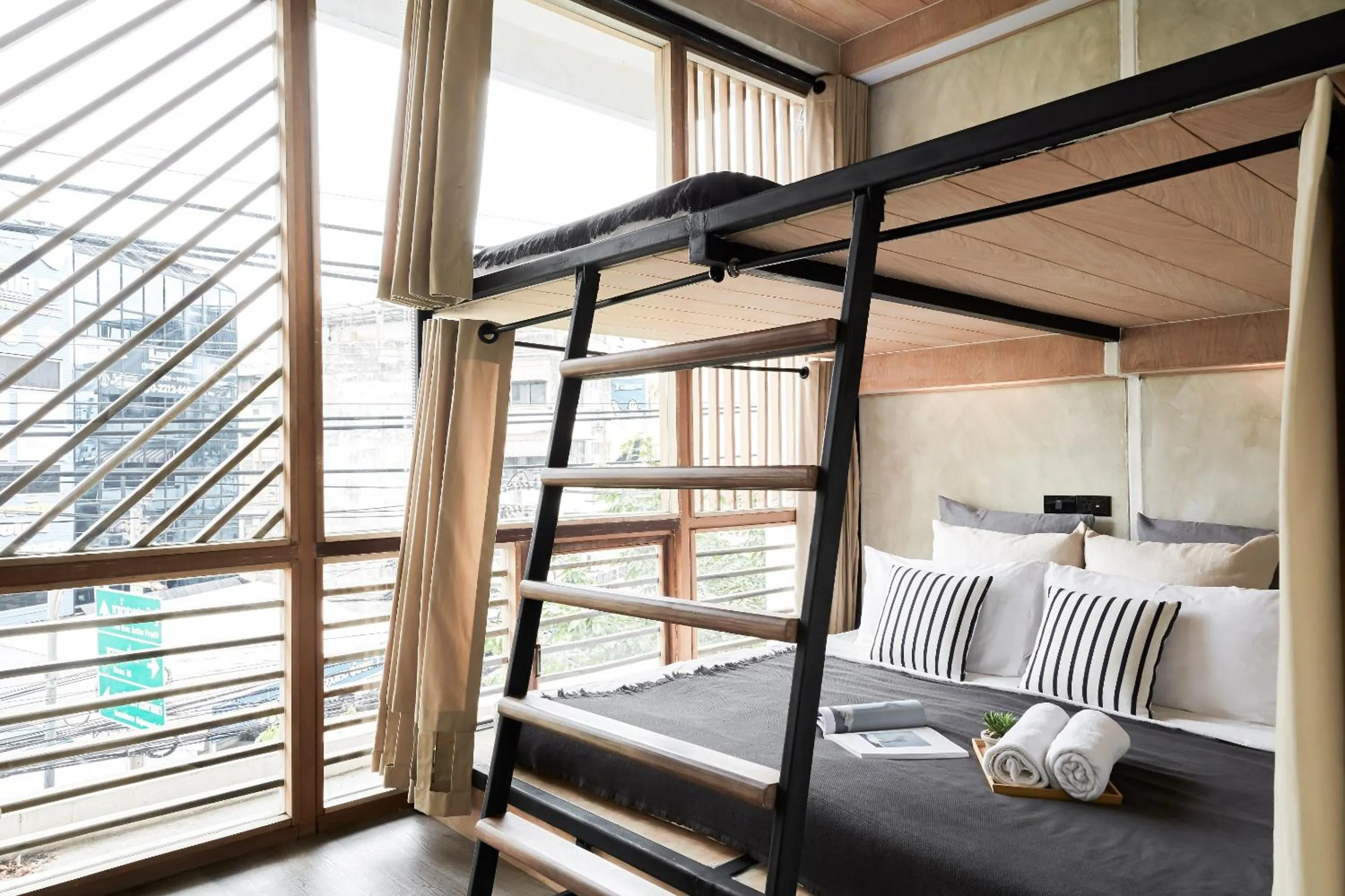 Bed in Vann Bangkok Boutique House