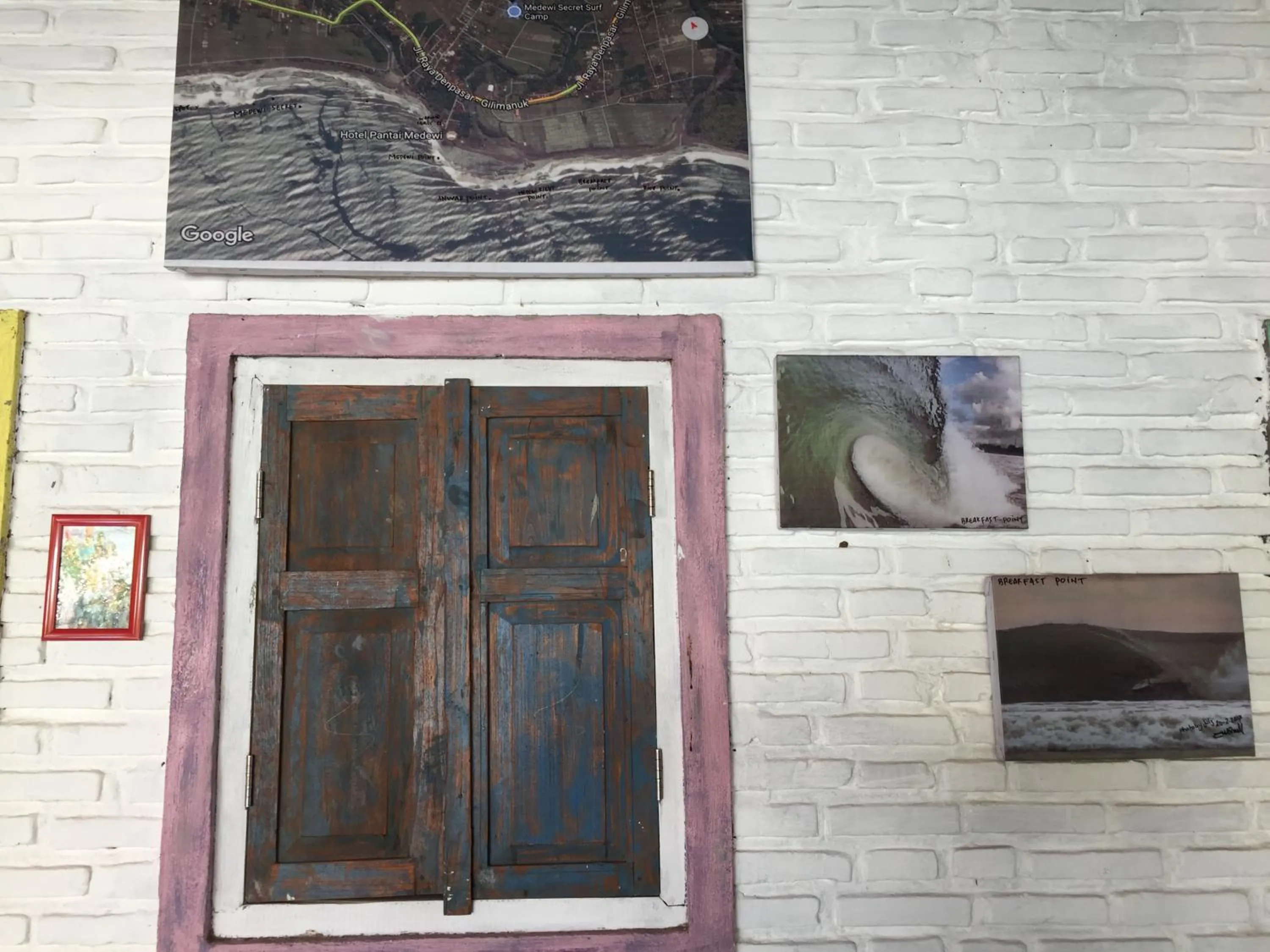 Photo of the whole room in Medewi Secret SurfCamp